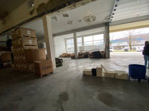 En alquiler, Estupenda nave de 817 m2 en avd Letxumborro con altura de 5,5 m.Informate en nuestras oficinas de Paseo de Colon 27, junto a la heladeria Papperino inmobiliaria Urme.