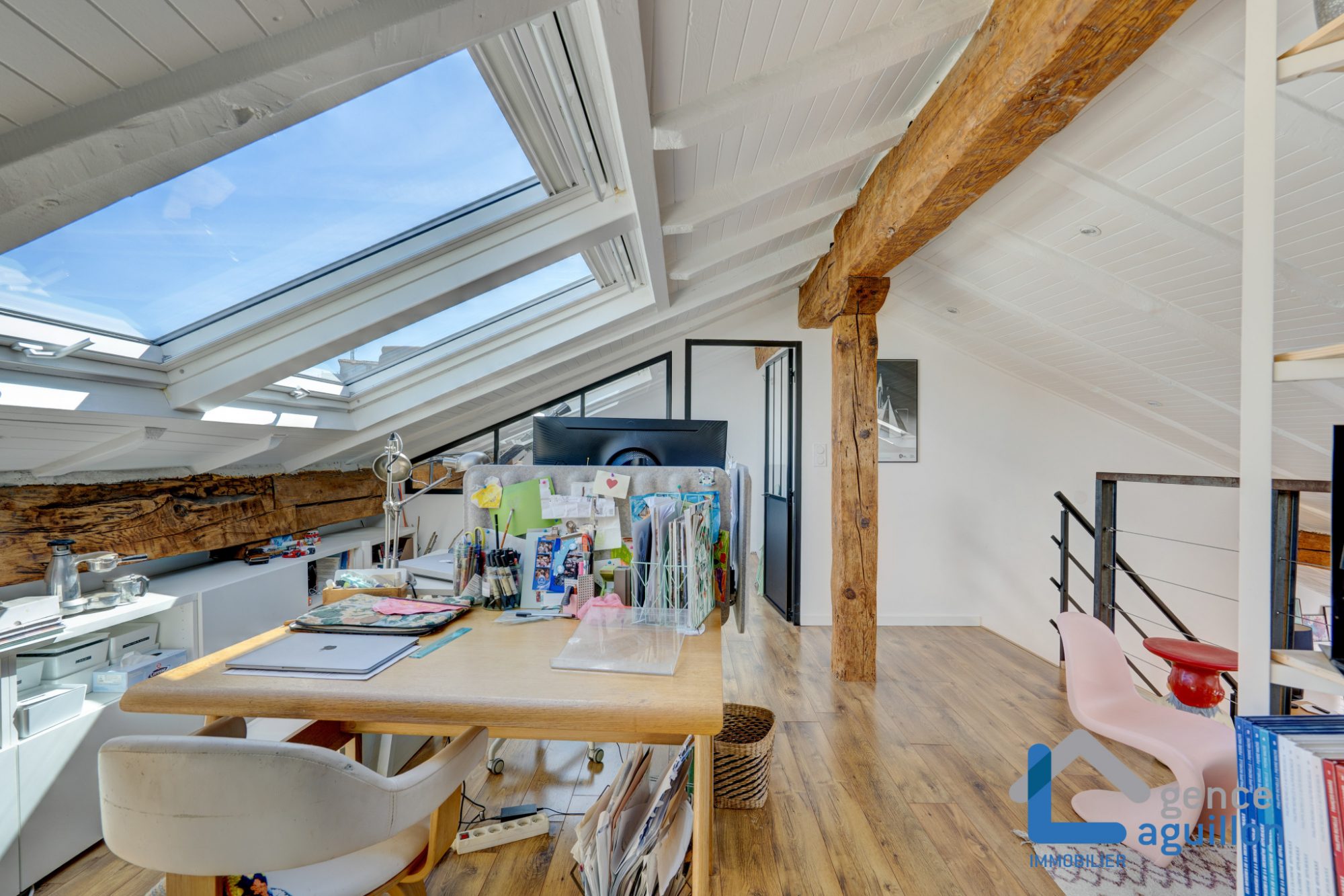 En Puerto Kaneta, a tan solo 100metros de la Bahia, duplex de 126m2, estilo moderno y rustico, vigas aparentes, piedra y mucha luz natural. Te encantara!!!! En Puerto Kaneta, a tan solo 100metros de la Bahia, duplex de 126m2, estilo moderno y rustico, vigas aparentes, piedra y mucha luz natural. Te encantara!!!!