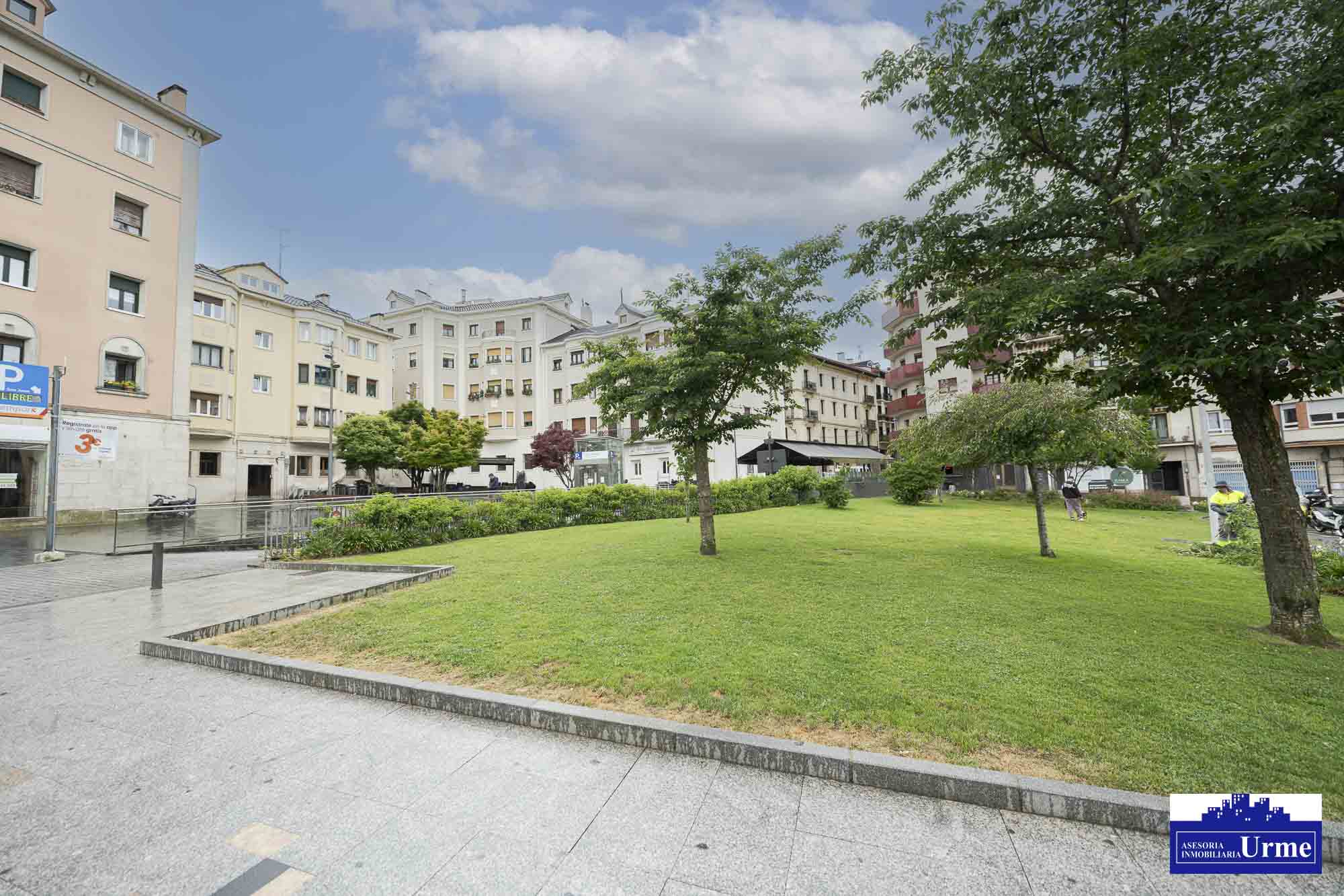 Vivienda centrica con Vistas despejadas y junto al ayuntamiento.78m2, 3 habitaciones, salon cocina, baño + aseo independiente. Informate. Vivienda centrica con Vistas despejadas y junto al ayuntamiento.78m2, 3 habitaciones, salon cocina, baño + aseo independiente. Informate.
