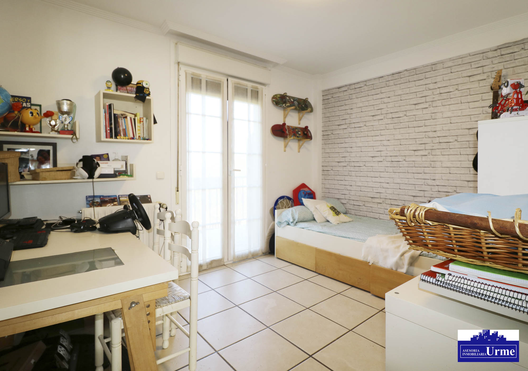 Espectacular villa con piscina en zona tranquila a pocos minutos de Irún. Infórmate!!