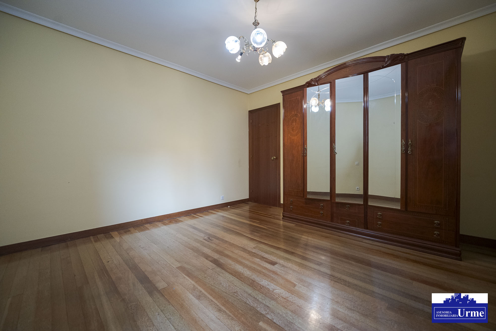 En Behobia vivienda amplia de 102m2 utiles, ubicada en una 2º planta con ascensor.3 Habitaciones, 2 baños, salon de 25m2, cocina equipada, balcon cerrado. Informate!! En Behobia vivienda amplia de 102m2 utiles, ubicada en una 2º planta con ascensor.3 Habitaciones, 2 baños, salon de 25m2, cocina equipada, balcon cerrado. Informate!!