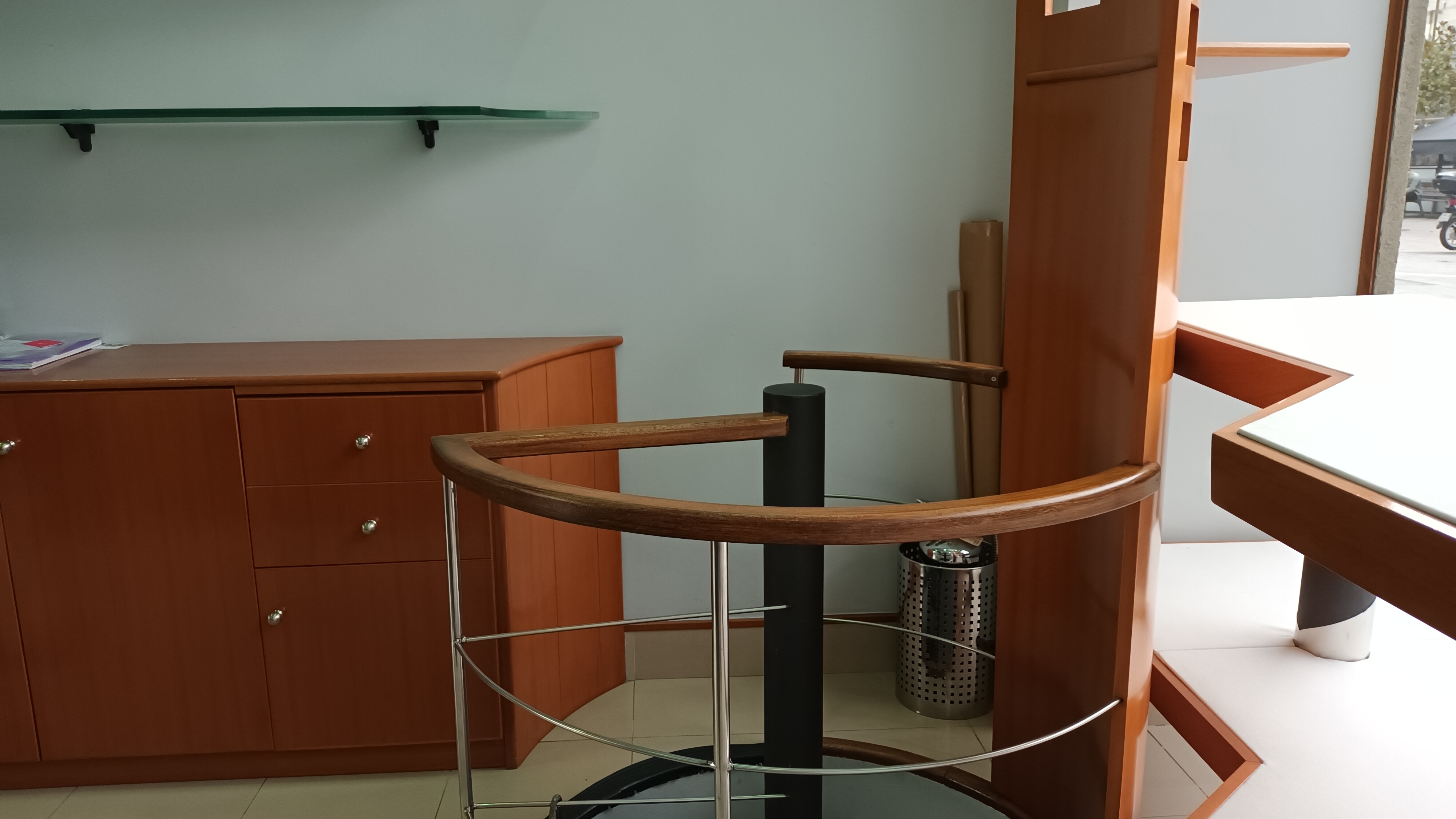 En venta y en alquiler. Luis Mariano caprichoso local. Ultima actividad durante 30 años,zapateria y complementos.