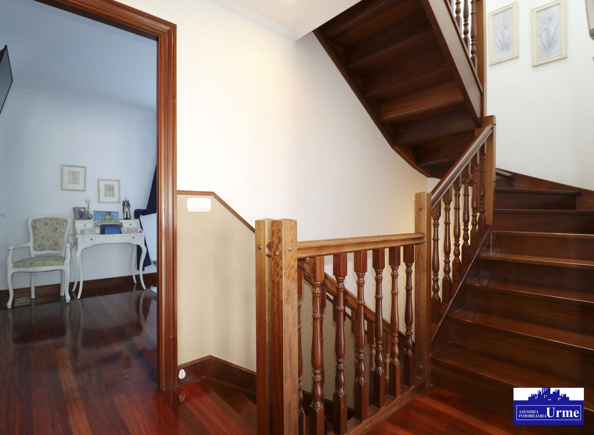 Espectacular villa con piscina en zona tranquila a pocos minutos de Irún. Infórmate!!