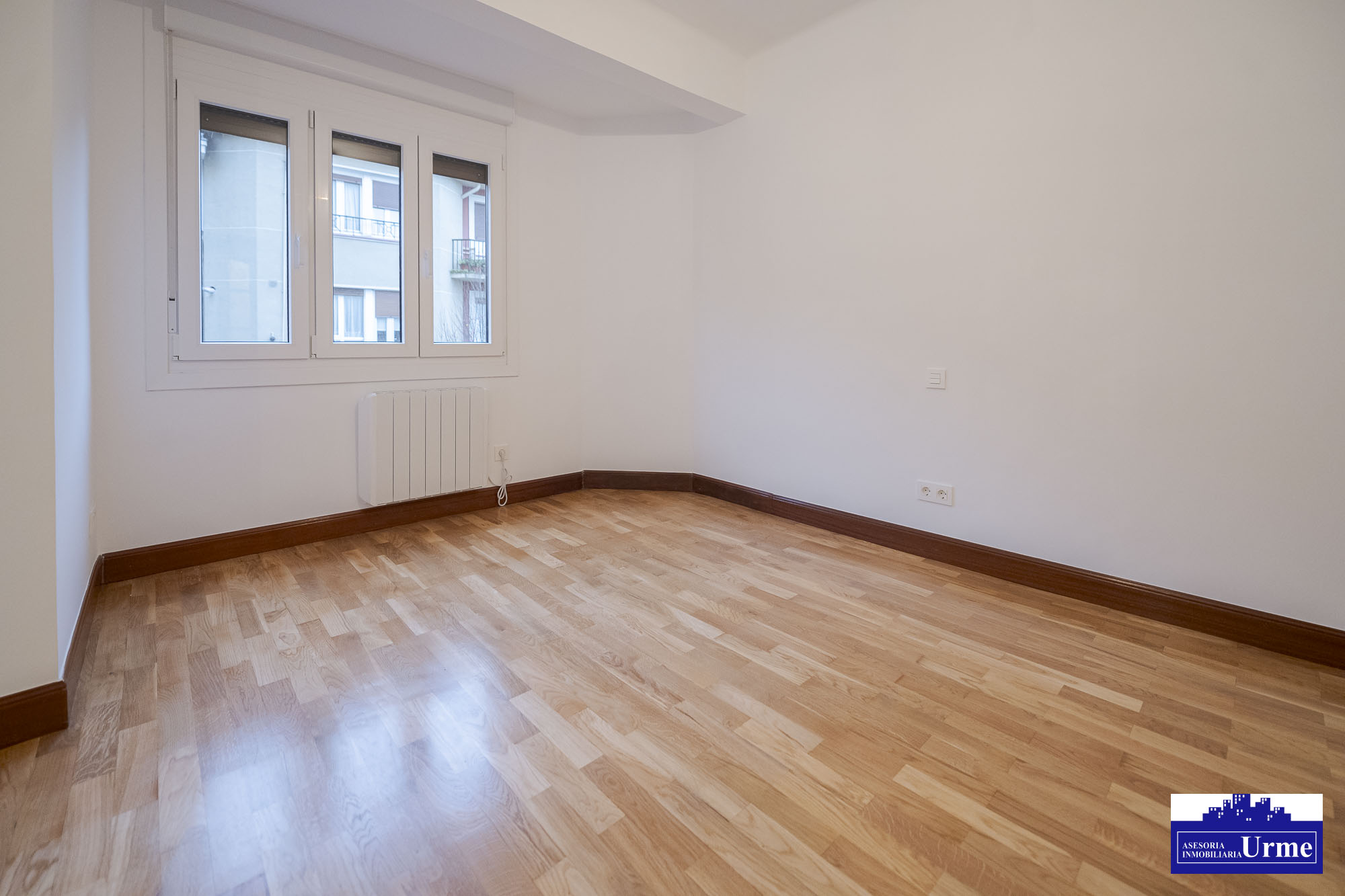 Ubicación ideal, en el centro frente al Mendibil, 2 habitaciones (posibilidad 3)gran salón, cocina a equipada y baño con ducha. A estrenar! infórmate Ubicación ideal, en el centro frente al Mendibil, 2 habitaciones (posibilidad 3)gran salón, cocina a equipada y baño con ducha. A estrenar! infórmate