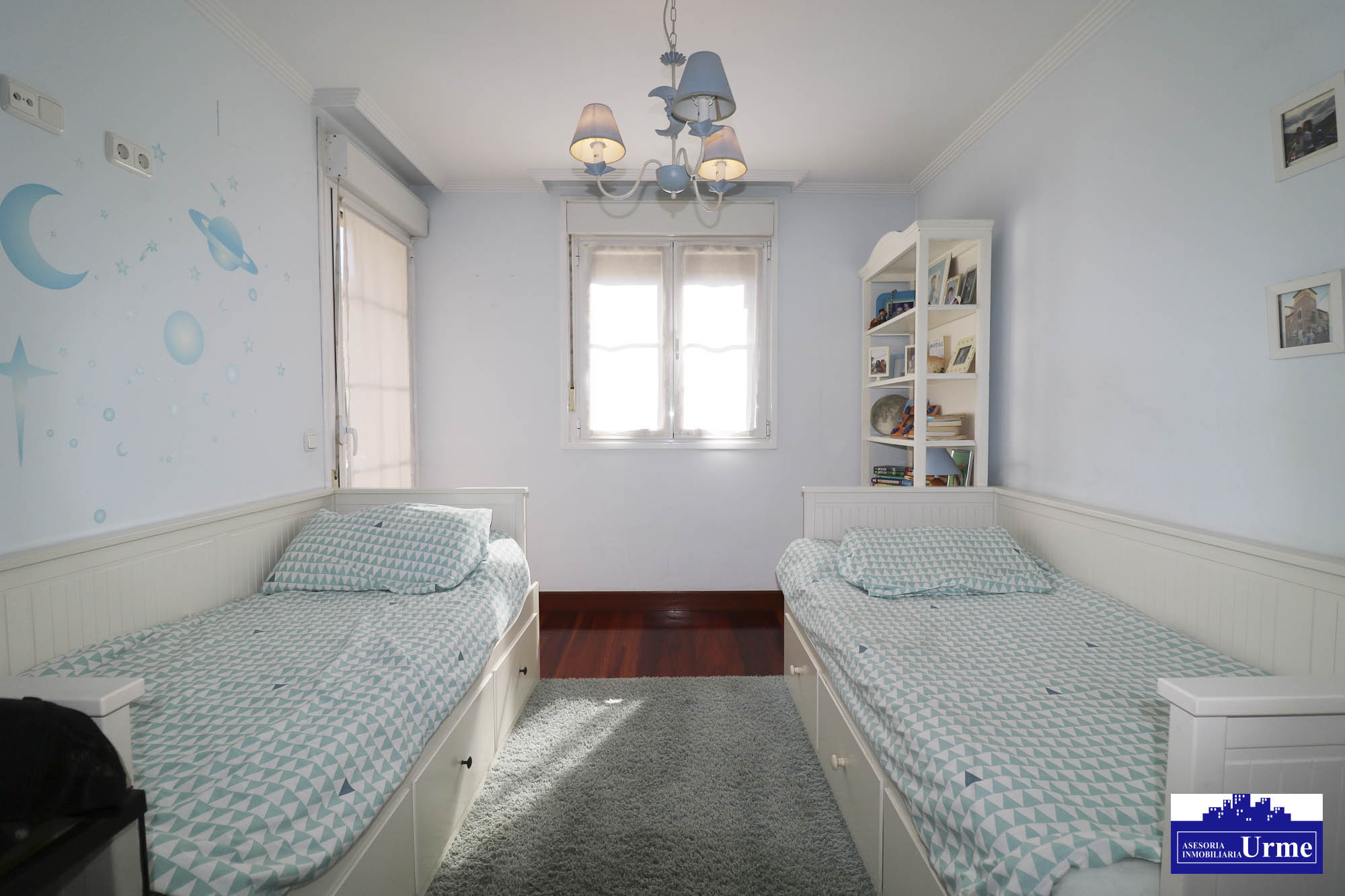 Espectacular villa con piscina en zona tranquila a pocos minutos de Irún. Infórmate!!