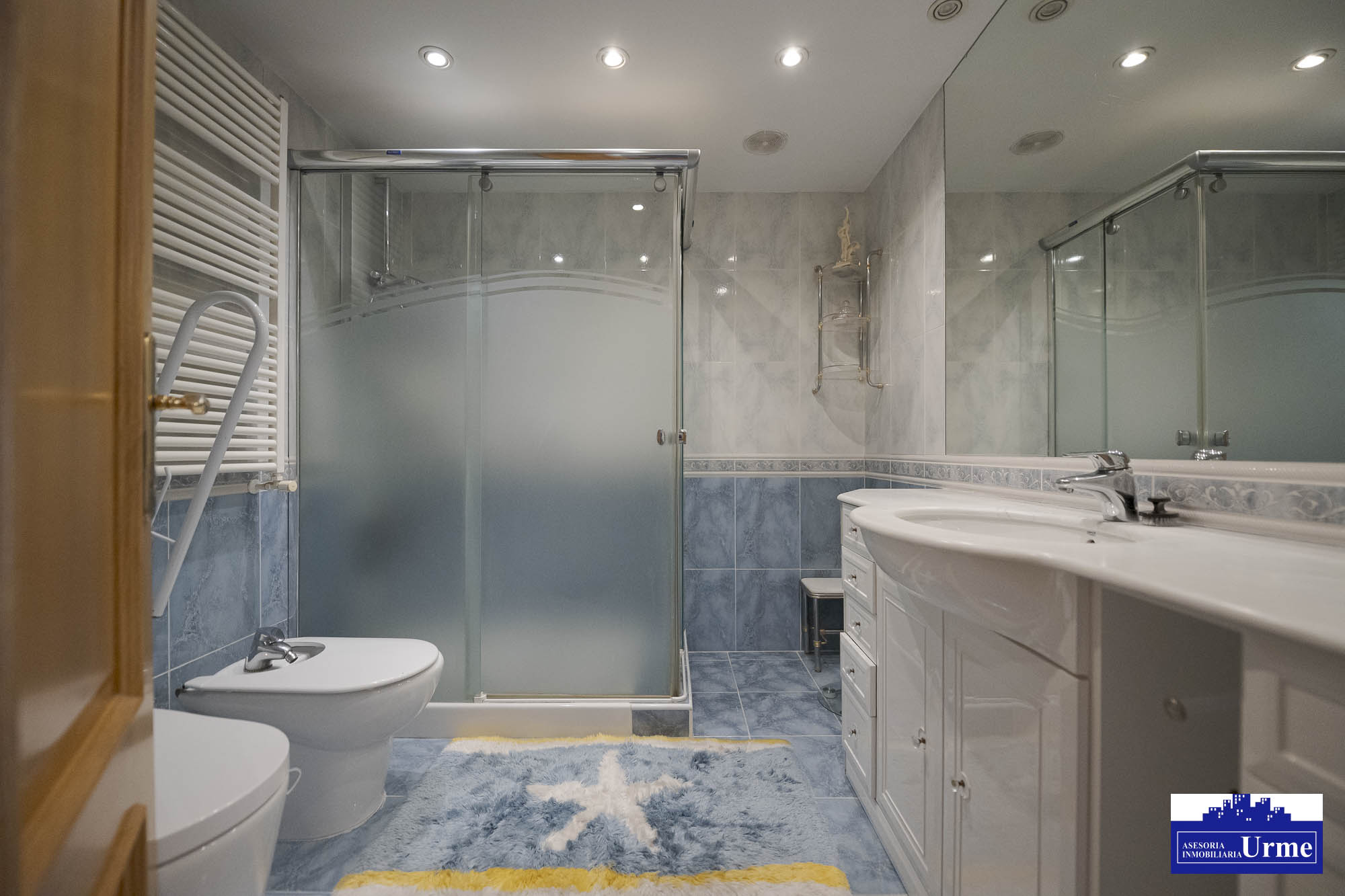 Magnifica vivienda en comunidad de 3 vecinos.110m2, 4 habitaciones, salon,cocina,2 baños,balcon.Garaje doble. Jardin comunitario.Ubicacion excepcional! Magnifica vivienda en comunidad de 3 vecinos.110m2, 4 habitaciones, salon,cocina,2 baños,balcon.Garaje doble. Jardin comunitario.Ubicacion excepcional!