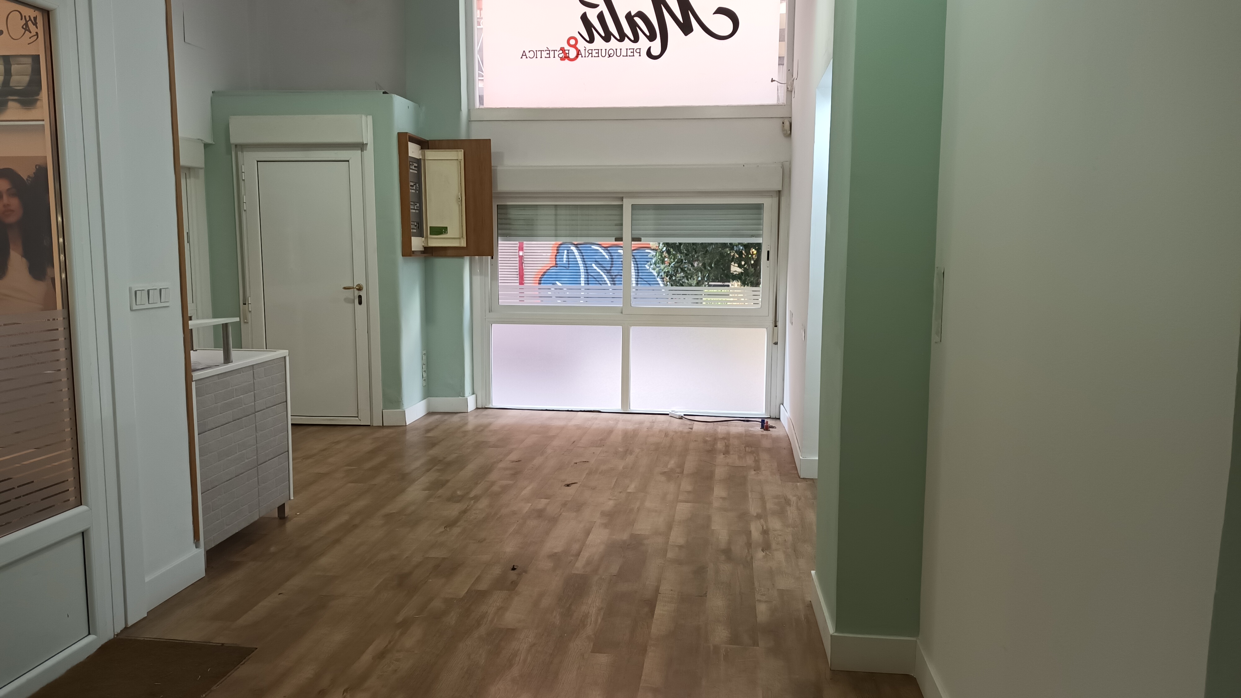 Local en esquina, a la entrada de las galerias Juan Arana.Gran afluencia de paso.Mucha cristalera.Ven a conocerlo!! Local en esquina, a la entrada de las galerias Juan Arana.Gran afluencia de paso.Mucha cristalera.Ven a conocerlo!!