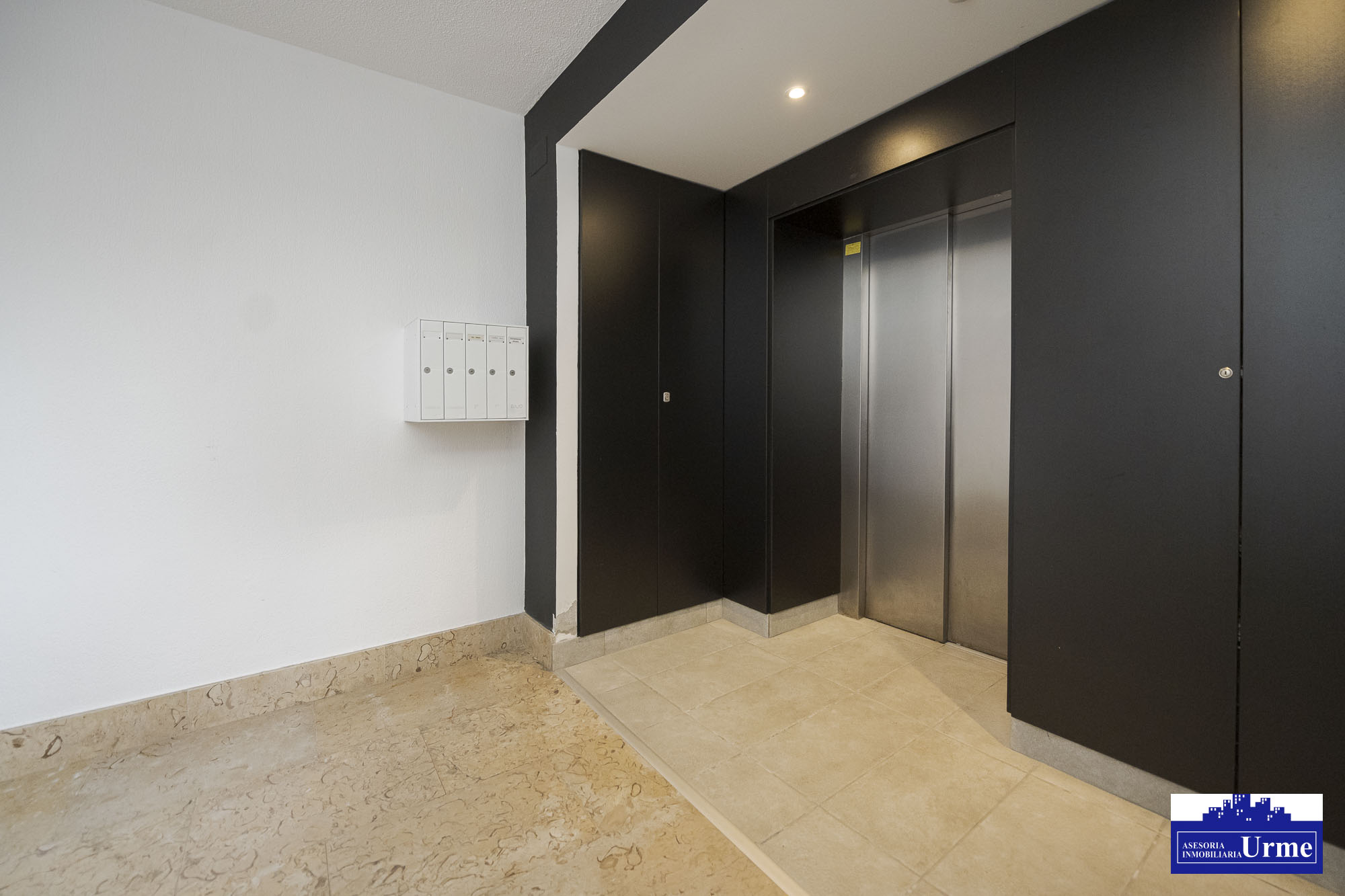 Magnifica vivienda en comunidad de 3 vecinos.110m2, 4 habitaciones, salon,cocina,2 baños,balcon.Garaje doble. Jardin comunitario.Ubicacion excepcional! Magnifica vivienda en comunidad de 3 vecinos.110m2, 4 habitaciones, salon,cocina,2 baños,balcon.Garaje doble. Jardin comunitario.Ubicacion excepcional!