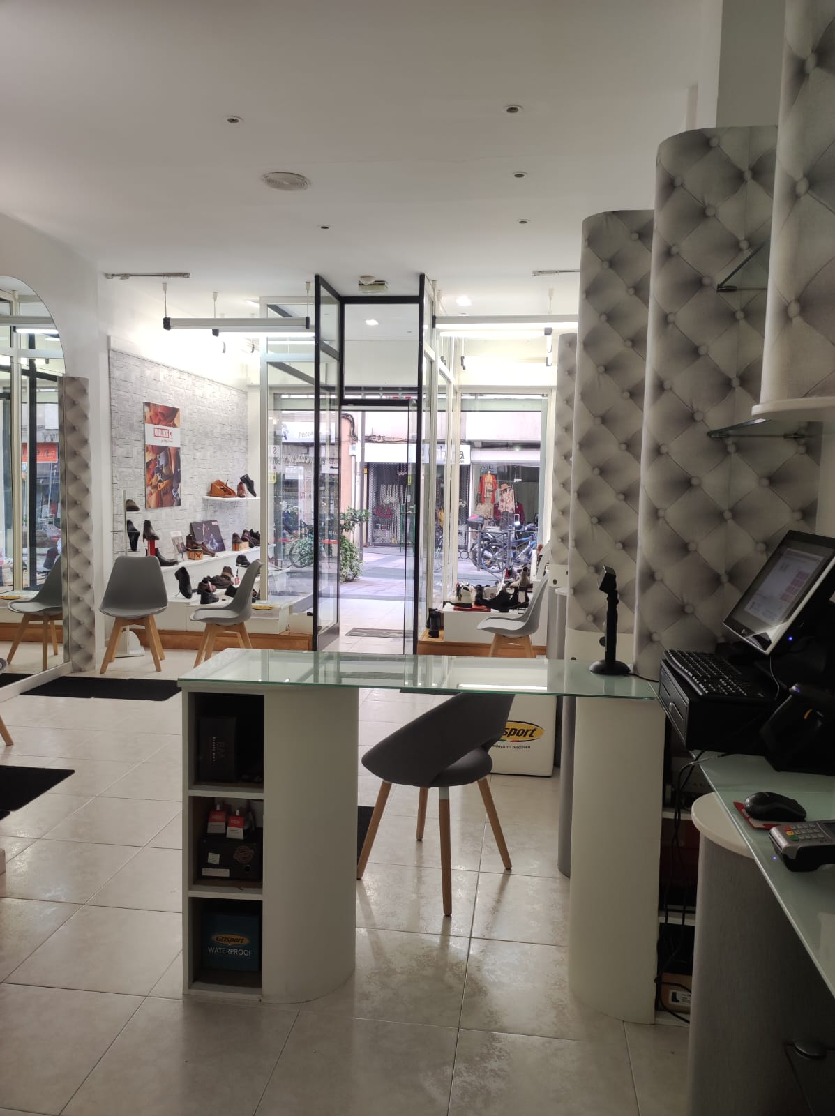 Local en Serapio Mugica junto al BM.Ideal para cualquier tipo de negocio.Ultima actividad durante 30 años zapateria!!!!Informate Local en Serapio Mugica junto al BM.Ideal para cualquier tipo de negocio.Ultima actividad durante 30 años zapateria!!!!Informate