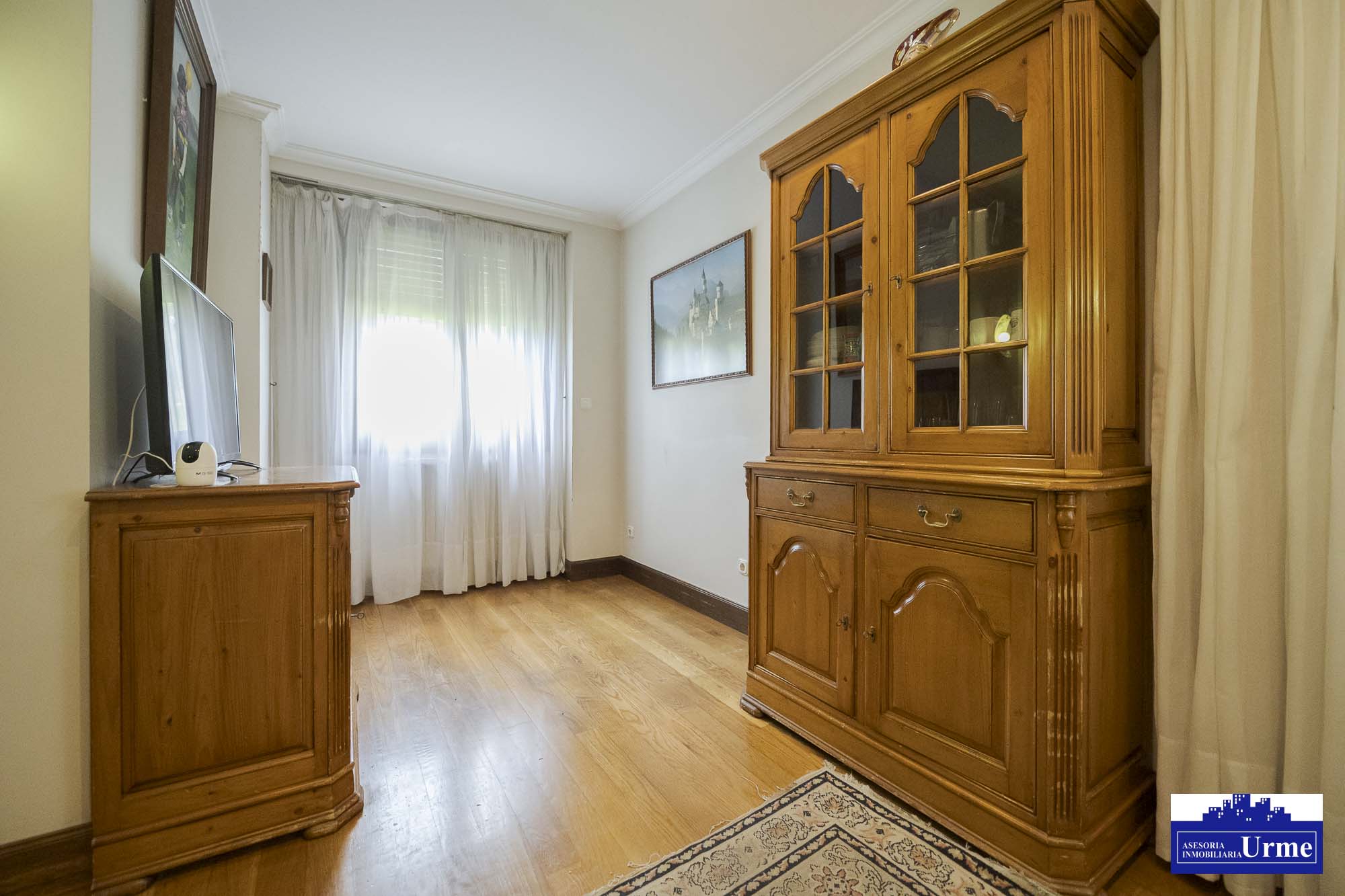 Magnifica vivienda en comunidad de 3 vecinos.110m2, 4 habitaciones, salon,cocina,2 baños,balcon.Garaje doble. Jardin comunitario.Ubicacion excepcional! Magnifica vivienda en comunidad de 3 vecinos.110m2, 4 habitaciones, salon,cocina,2 baños,balcon.Garaje doble. Jardin comunitario.Ubicacion excepcional!