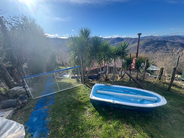 Borda con terreno de 9800m2 en Oyarzun!! vistas maravillosas!!Dispone de un pozo y placas solares.