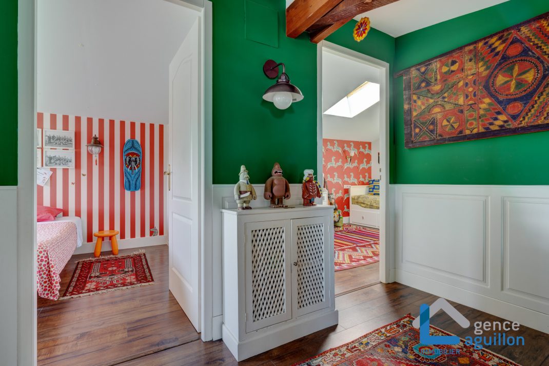 Vistas increíbles a Peñas de Aya y al Bidasoa. Duplex en pequeña comunidad con jardín comunitario y piscina. Proximidad frontera y topo! Infórmate