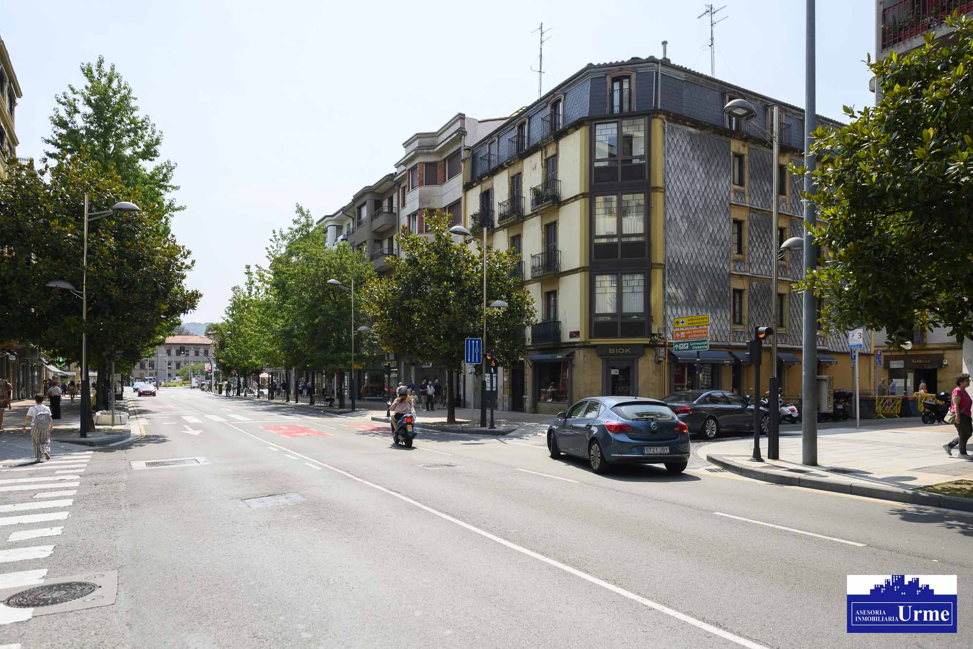 En Paseo Colon, ubicado en una 4º y ultima planta, con ascensor,75m2 utiles, cocina equipada, 2 habitaciones, dos baños, salon majo con 3 balcones. Impecable!!Para entrar a vivir!!! En Paseo Colon, ubicado en una 4º y ultima planta, con ascensor,75m2 utiles, cocina equipada, 2 habitaciones, dos baños, salon majo con 3 balcones. Impecable!!Para entrar a vivir!!!
