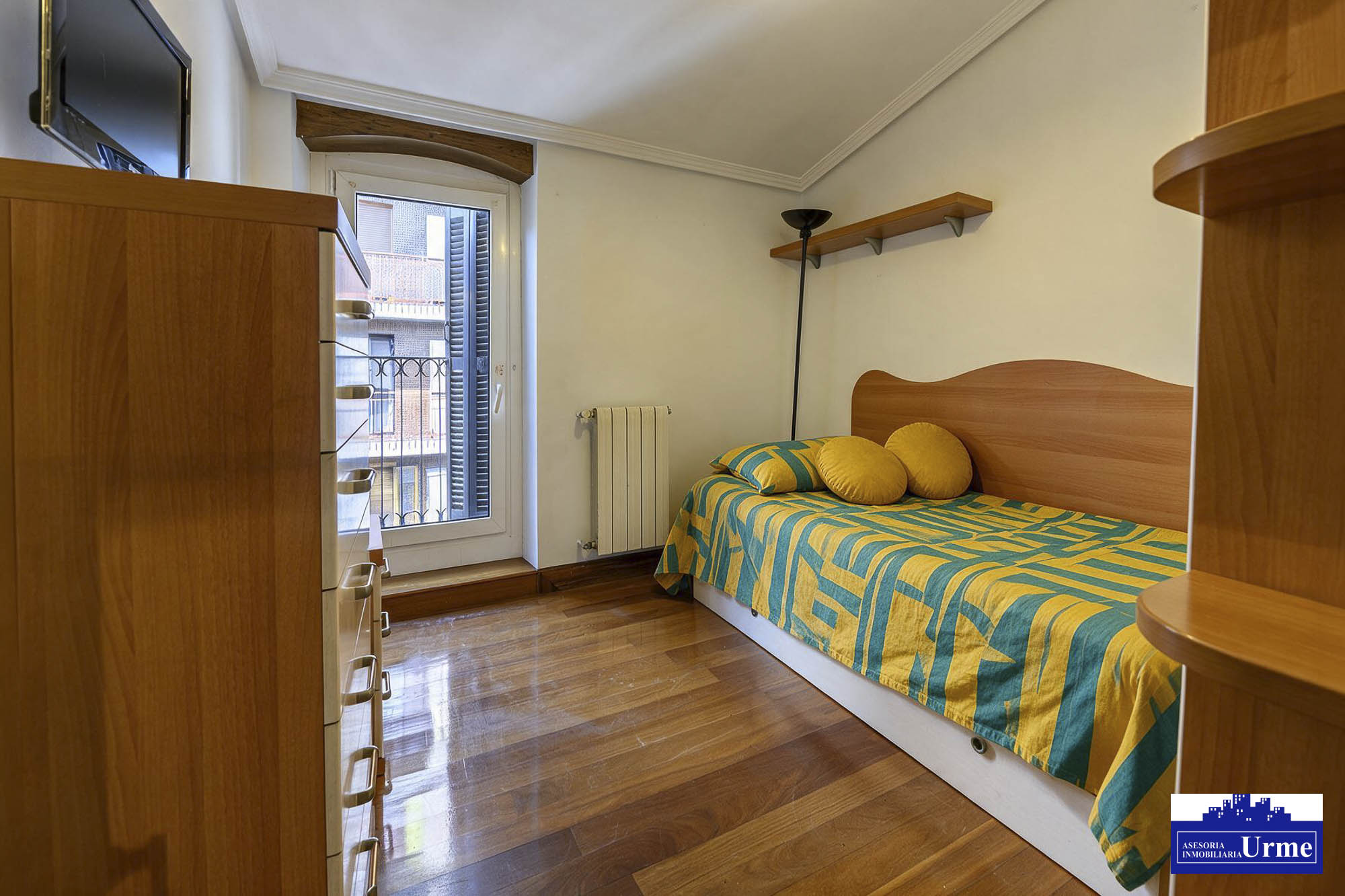 En Paseo Colon, ubicado en una 4º y ultima planta, con ascensor,75m2 utiles, cocina equipada, 2 habitaciones, dos baños, salon majo con 3 balcones. Impecable!!Para entrar a vivir!!! En Paseo Colon, ubicado en una 4º y ultima planta, con ascensor,75m2 utiles, cocina equipada, 2 habitaciones, dos baños, salon majo con 3 balcones. Impecable!!Para entrar a vivir!!!
