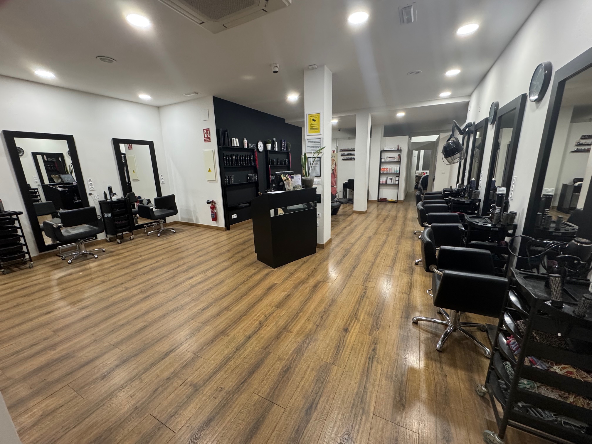 Se alquila peluquería totalmente acondicionada en pleno centro de Irún. 125m2.!!!Reforma integral en 2022. Infórmate rápidamente!!! Se alquila peluquería totalmente acondicionada en pleno centro de Irún. 125m2.!!!Reforma integral en 2022. Infórmate rápidamente!!!