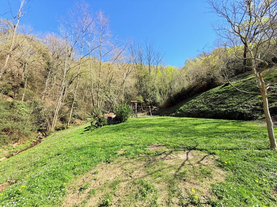 En Biriatou, Villa estilo basque con piscina climatizada! Parcela arbolada de 2918m2.Acceso a autopista y frontera a proximidad.Te encantara!! Ven a visitarla