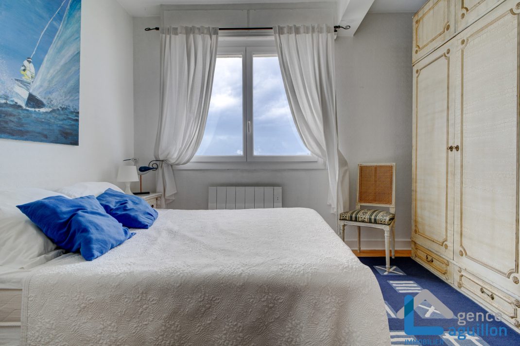 Frente el mar, primerísima linea de playa, vistas y sol!!Ubicado en una 5 planta con ascensor, apartamento con amplia terraza y vistas maravillosas...