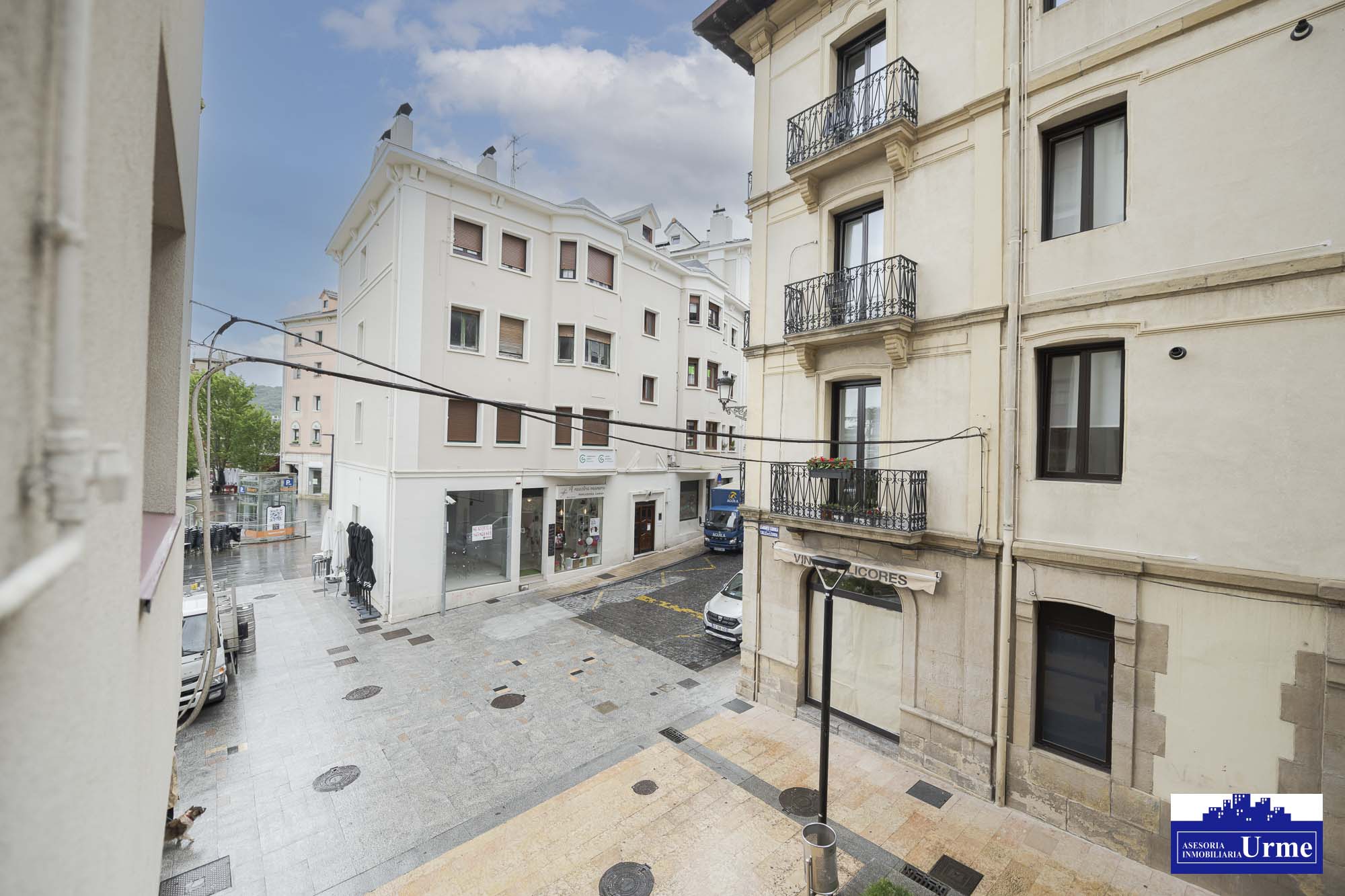 Vivienda centrica con Vistas despejadas y junto al ayuntamiento.78m2, 3 habitaciones, salon cocina, baño + aseo independiente. Informate. Vivienda centrica con Vistas despejadas y junto al ayuntamiento.78m2, 3 habitaciones, salon cocina, baño + aseo independiente. Informate.