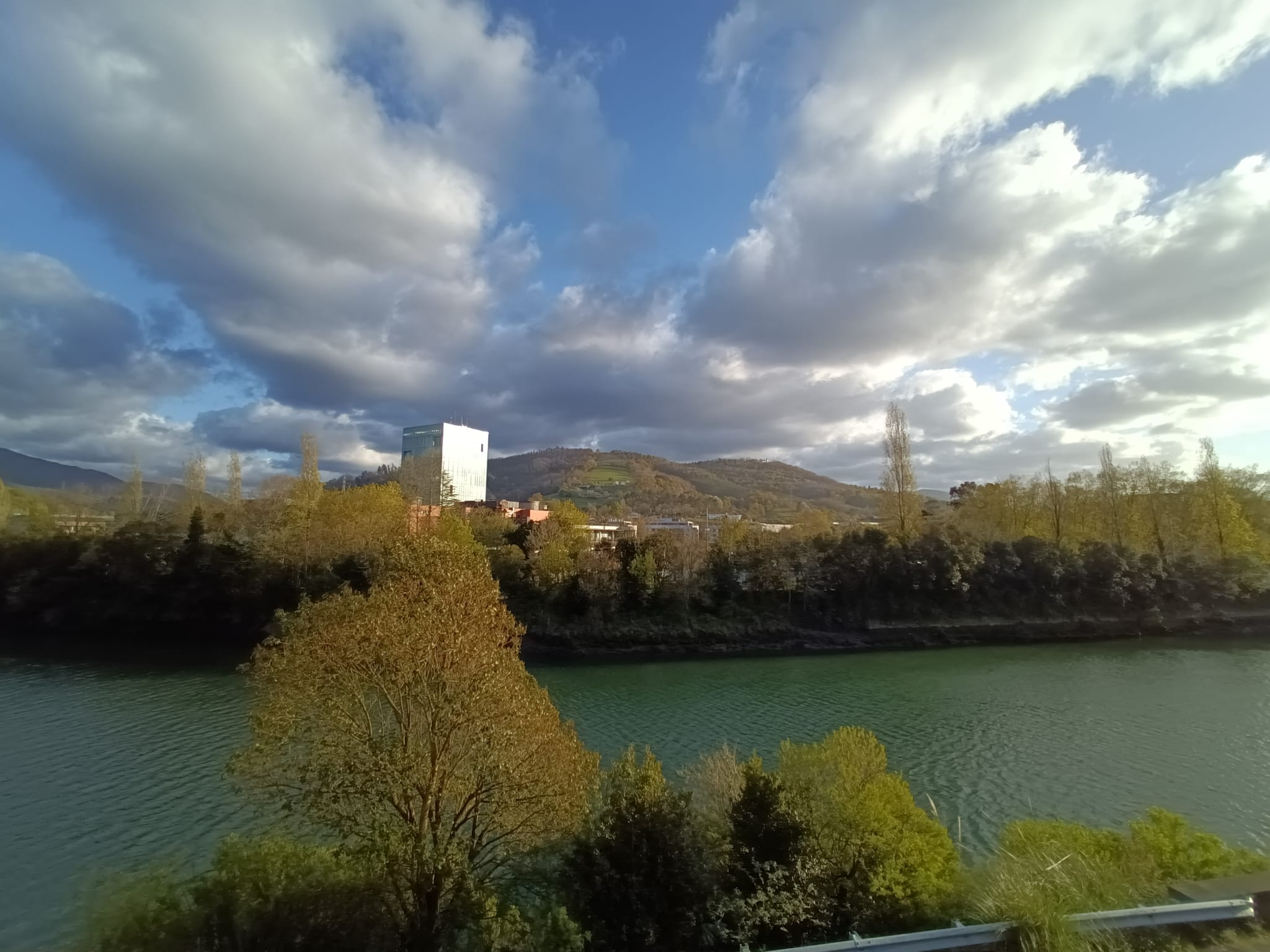 En Biriatou a posos pasos de la frontera de Behobia, vivienda en una 2º y ultima planta, con encanto y a un precio correcto!!