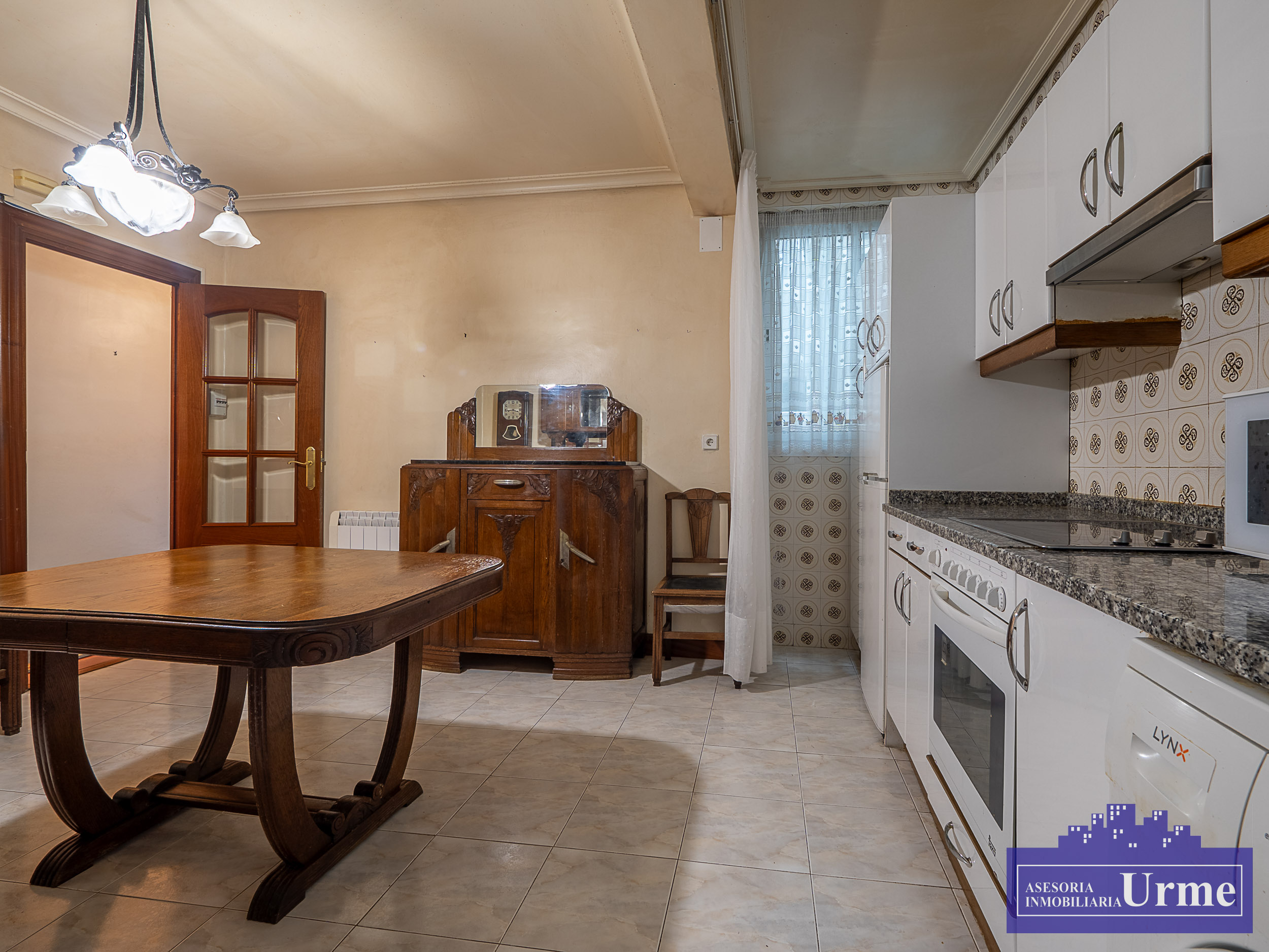 La comodidad de vivir en el centro! 90m2 + balcón, 3 habitaciones, salon, cocina, baño completo mas aseo con lavabo. Informate! La comodidad de vivir en el centro! 90m2 + balcón, 3 habitaciones, salon, cocina, baño completo mas aseo con lavabo. Informate!