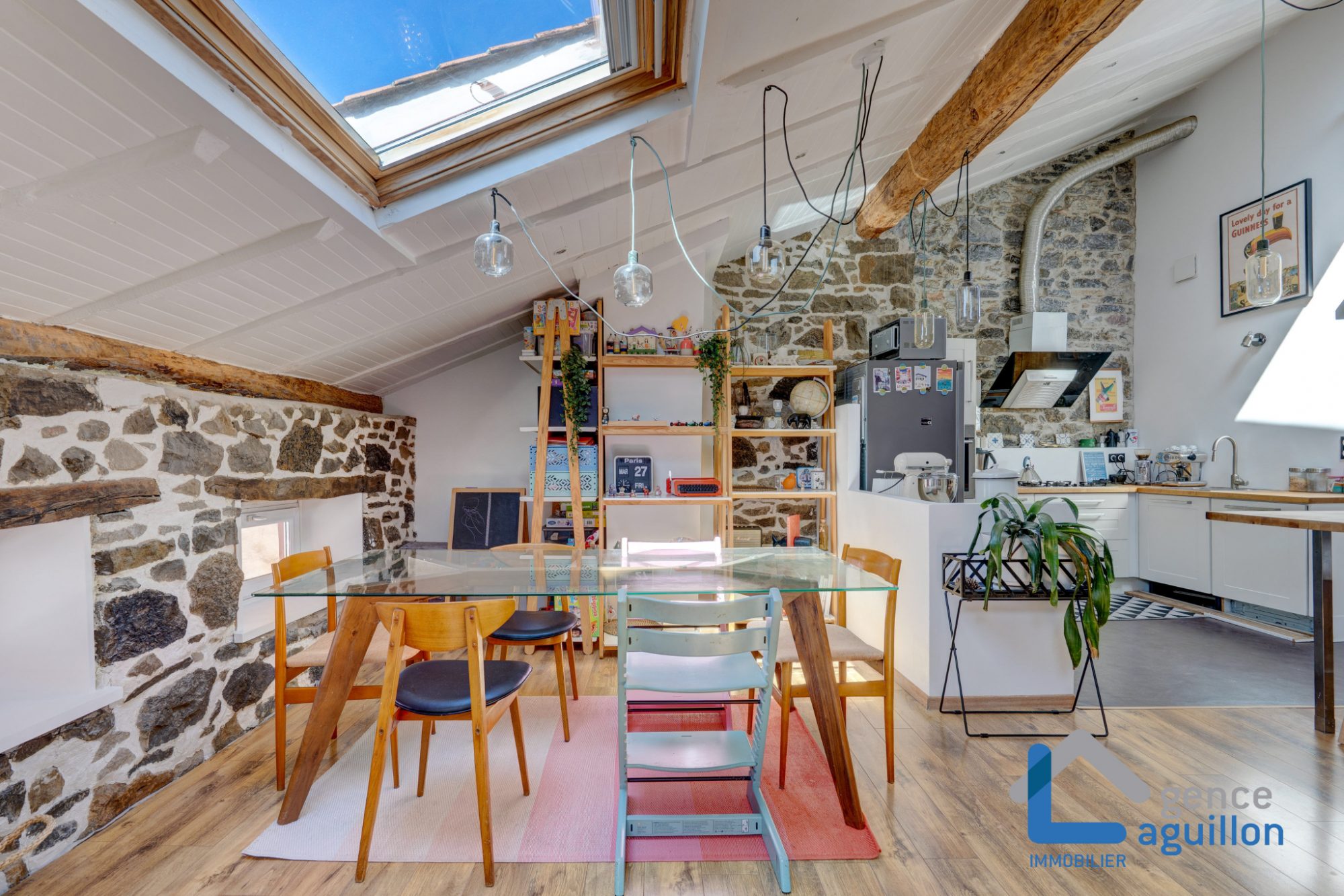 En Puerto Kaneta, a tan solo 100metros de la Bahia, duplex de 126m2, estilo moderno y rustico, vigas aparentes, piedra y mucha luz natural. Te encantara!!!! En Puerto Kaneta, a tan solo 100metros de la Bahia, duplex de 126m2, estilo moderno y rustico, vigas aparentes, piedra y mucha luz natural. Te encantara!!!!