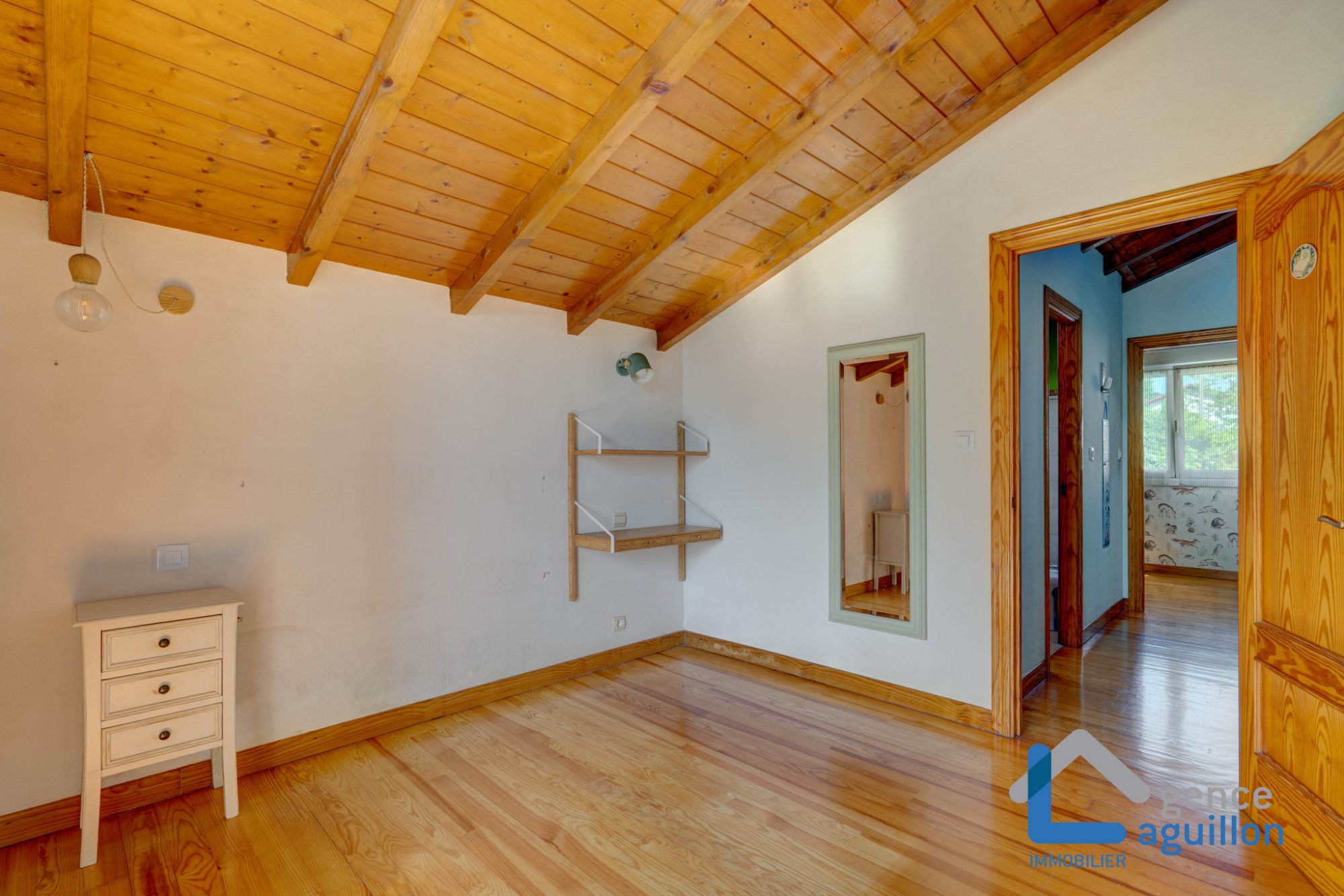 En Behobie, villita con terraza, garaje y parking.2 habitaciones, salon, cocina equipada , baño y toilette. Zona tranquila junto a la iglesia y fronton. Muy cerquita frontera! En Behobie, villita con terraza, garaje y parking.2 habitaciones, salon, cocina equipada , baño y toilette. Zona tranquila junto a la iglesia y fronton. Muy cerquita frontera!