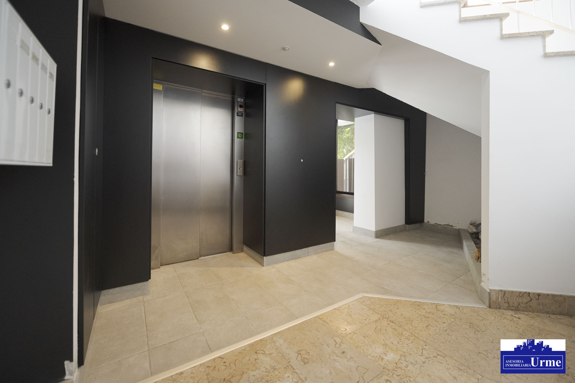 Magnifica vivienda en comunidad de 3 vecinos.110m2, 4 habitaciones, salon,cocina,2 baños,balcon.Garaje doble. Jardin comunitario.Ubicacion excepcional! Magnifica vivienda en comunidad de 3 vecinos.110m2, 4 habitaciones, salon,cocina,2 baños,balcon.Garaje doble. Jardin comunitario.Ubicacion excepcional!