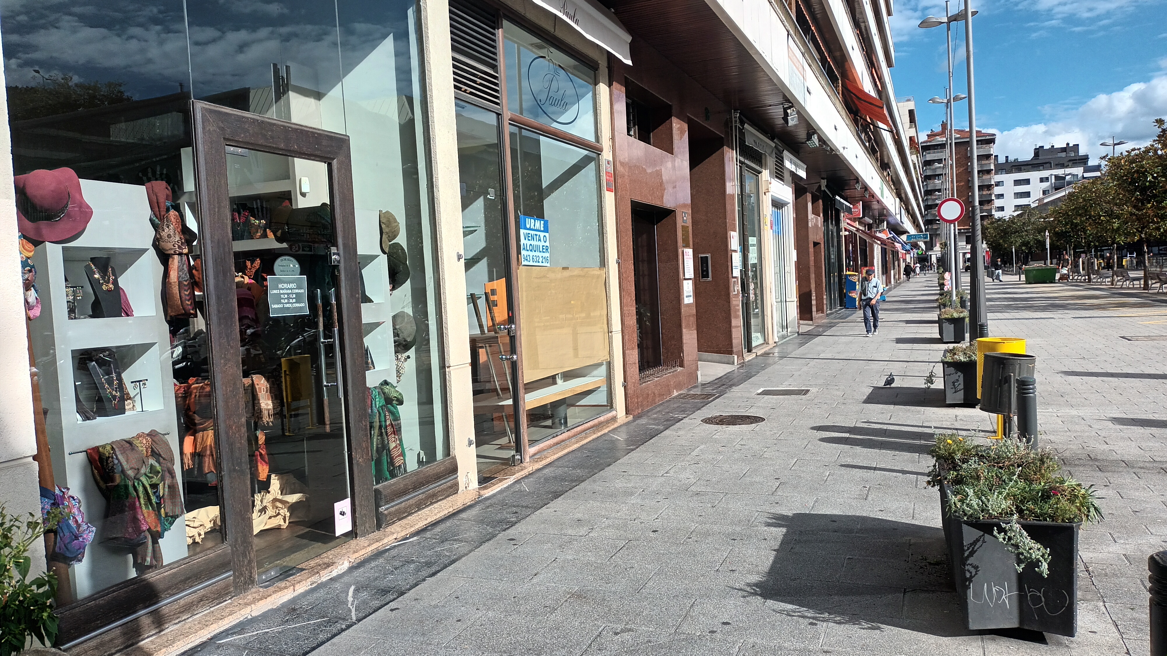 En venta y en alquiler. Luis Mariano caprichoso local. Ultima actividad durante 30 años,zapateria y complementos.