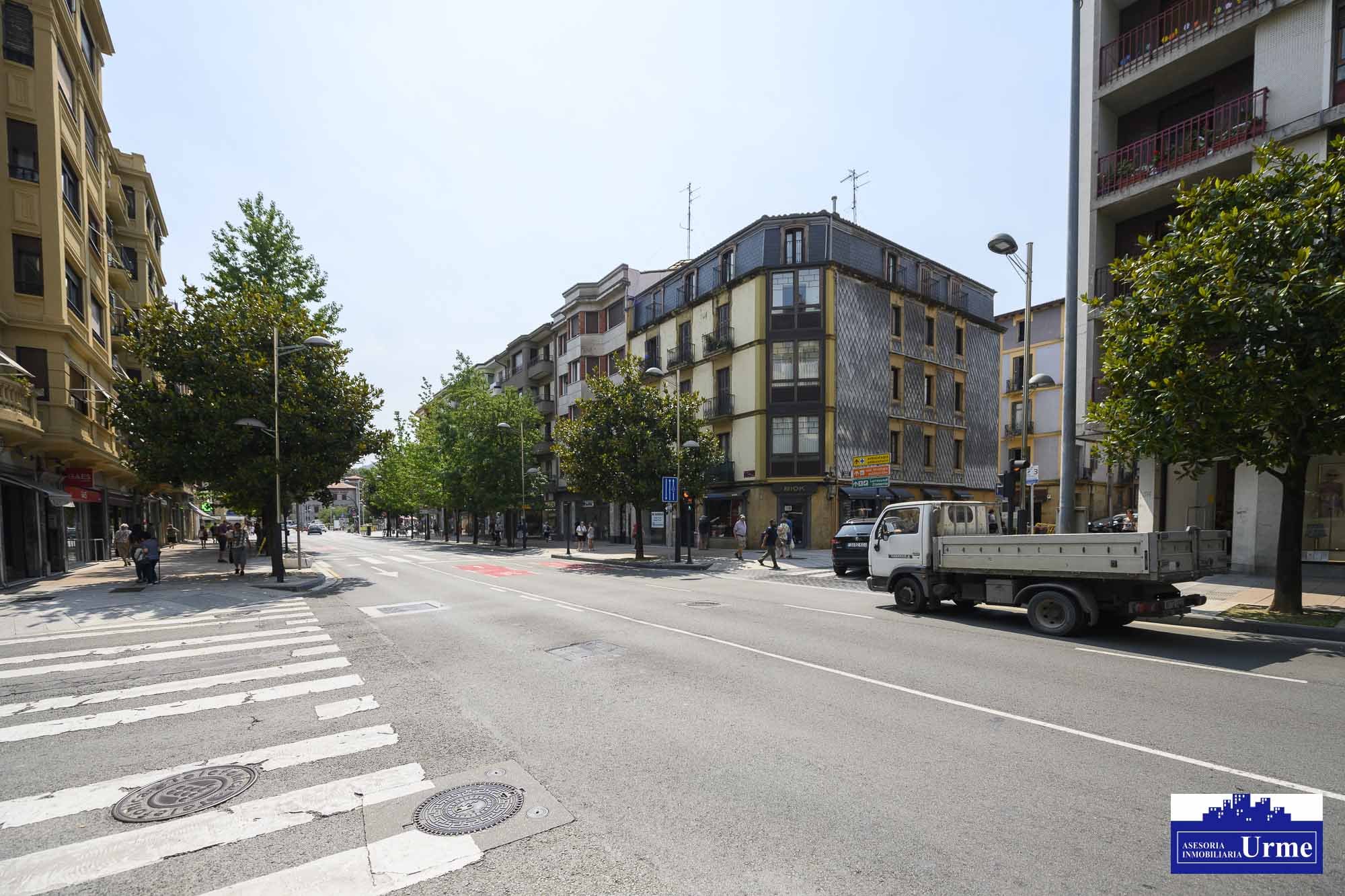 En Paseo Colon, ubicado en una 4º y ultima planta, con ascensor,75m2 utiles, cocina equipada, 2 habitaciones, dos baños, salon majo con 3 balcones. Impecable!!Para entrar a vivir!!! En Paseo Colon, ubicado en una 4º y ultima planta, con ascensor,75m2 utiles, cocina equipada, 2 habitaciones, dos baños, salon majo con 3 balcones. Impecable!!Para entrar a vivir!!!