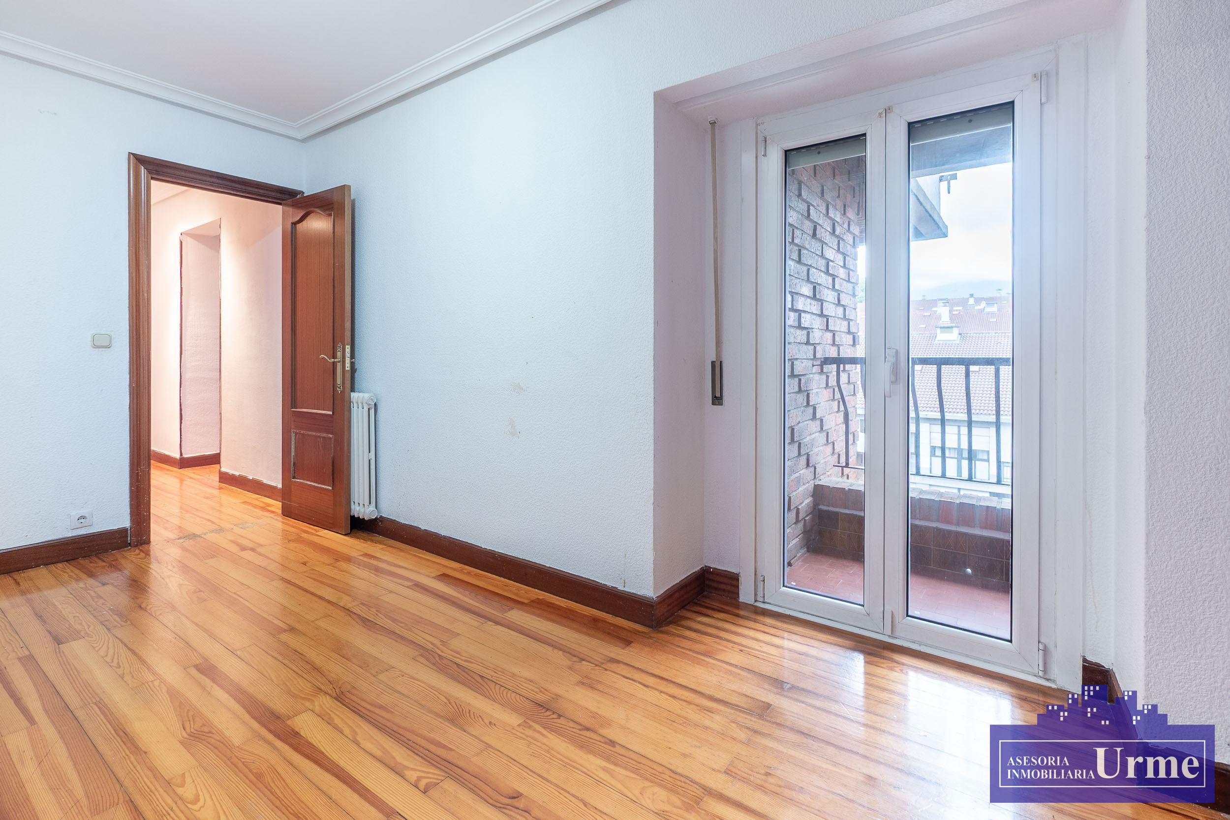 Zona Anzaran, ultima planta, vivienda de 90m2 útiles con terraza, exterior, 3 habitaciones, 2 baños, salón majo cuadrado, cocina equipada. Infórmate!!!!