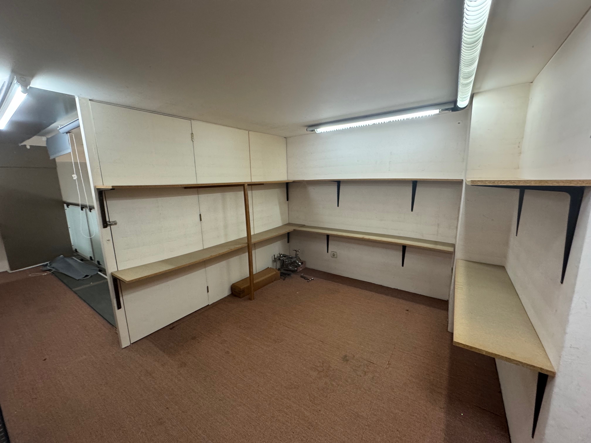 En Luis Mariano, local comercial 100 m2, distribuidos en 3 plantas (60m2 planta principal) Excelente ubicación! Infórmate en nuestras oficinas de Paseo de Colon 27. En Luis Mariano, local comercial 100 m2, distribuidos en 3 plantas (60m2 planta principal) Excelente ubicación! Infórmate en nuestras oficinas de Paseo de Colon 27.