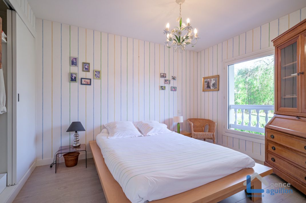 Villa de arquitecto en zona tranquila, elegante y funcional!!! ubicada cerca del Centro en una calle tranquila y sin salida. Ven a conocerla!!!