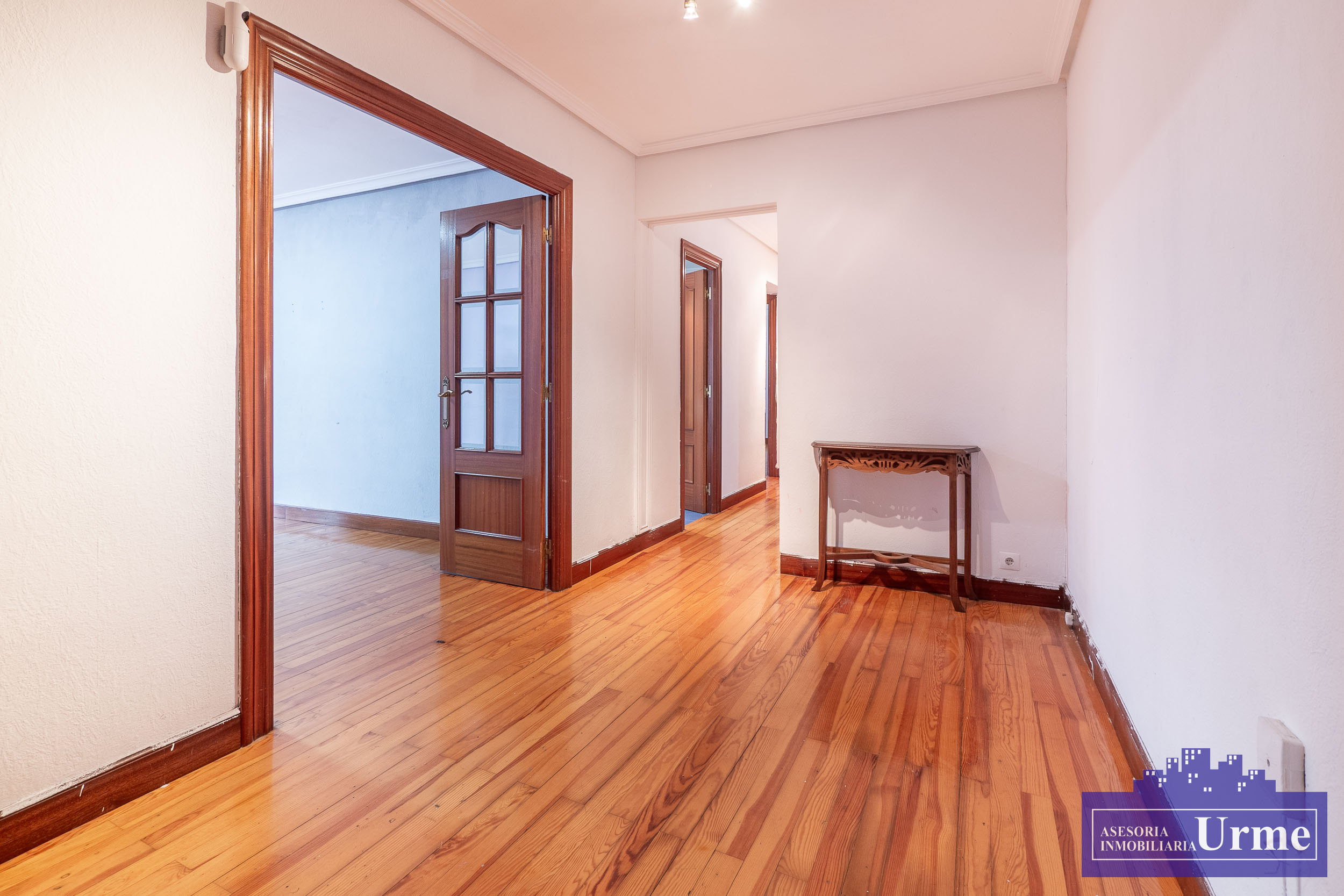 Zona Anzaran, ultima planta, vivienda de 90m2 útiles con terraza, exterior, 3 habitaciones, 2 baños, salón majo cuadrado, cocina equipada. Infórmate!!!!