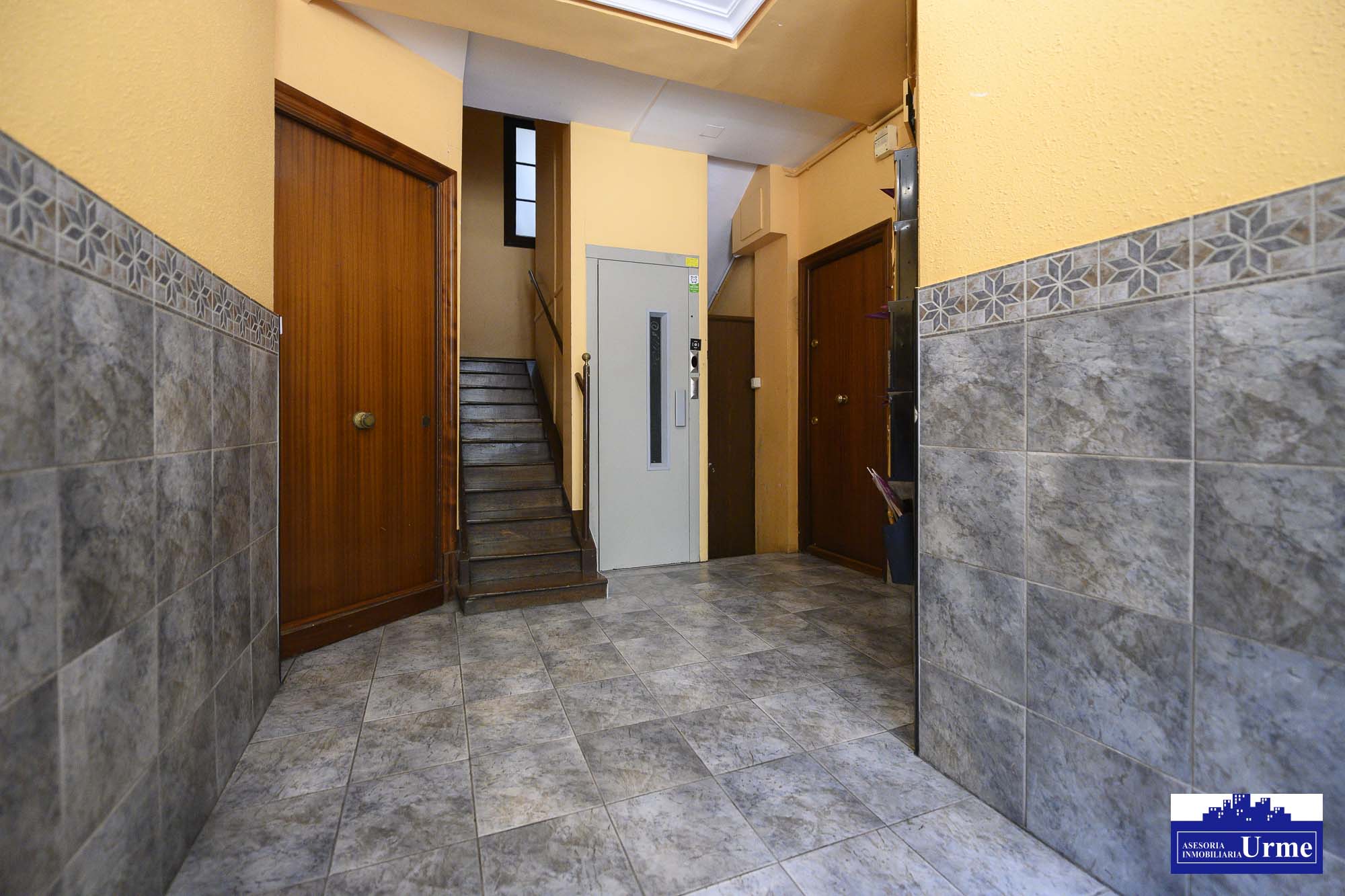 En Paseo Colon, ubicado en una 4º y ultima planta, con ascensor,75m2 utiles, cocina equipada, 2 habitaciones, dos baños, salon majo con 3 balcones. Impecable!!Para entrar a vivir!!! En Paseo Colon, ubicado en una 4º y ultima planta, con ascensor,75m2 utiles, cocina equipada, 2 habitaciones, dos baños, salon majo con 3 balcones. Impecable!!Para entrar a vivir!!!