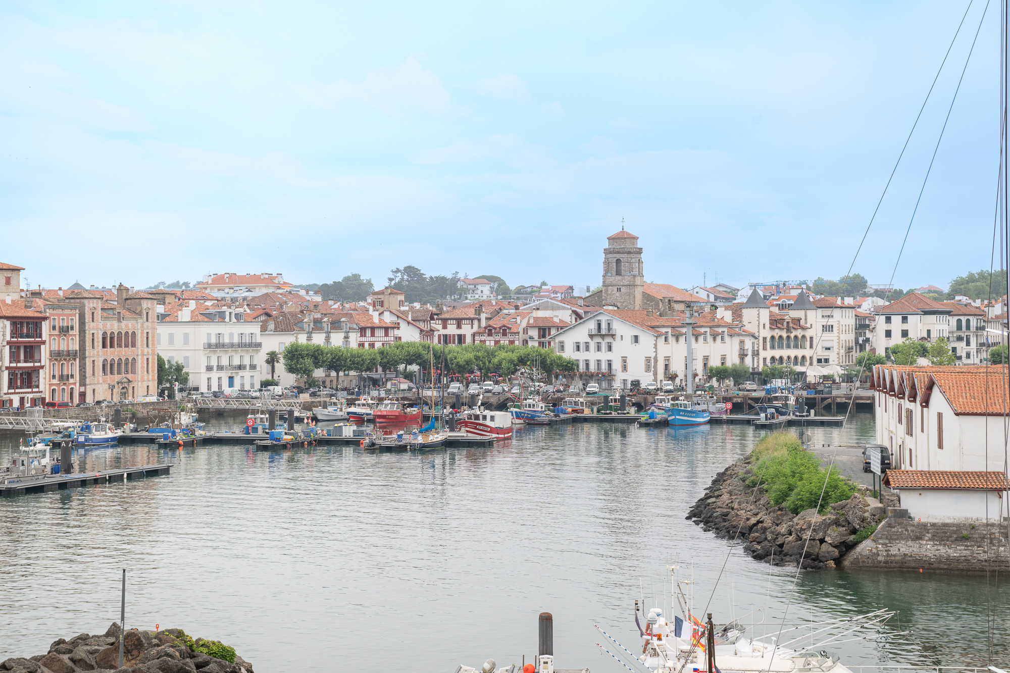 Dúplex frente al puerto de Ciboure en una de las zonas mas autenticas! 150m2 de ensueño!!Producto atípico muy especial.