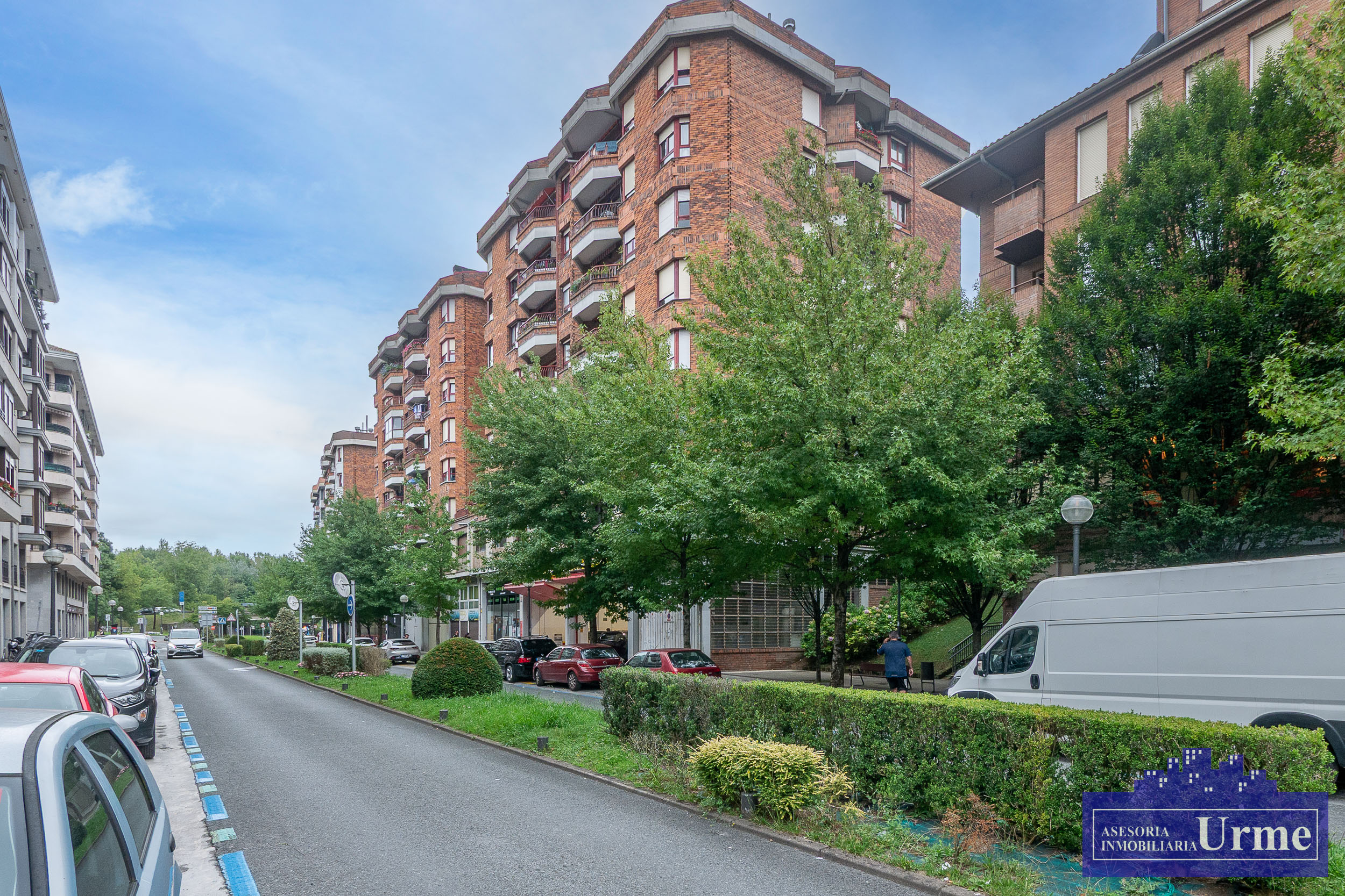 Zona Anzaran, ultima planta, vivienda de 90m2 útiles con terraza, exterior, 3 habitaciones, 2 baños, salón majo cuadrado, cocina equipada. Infórmate!!!!