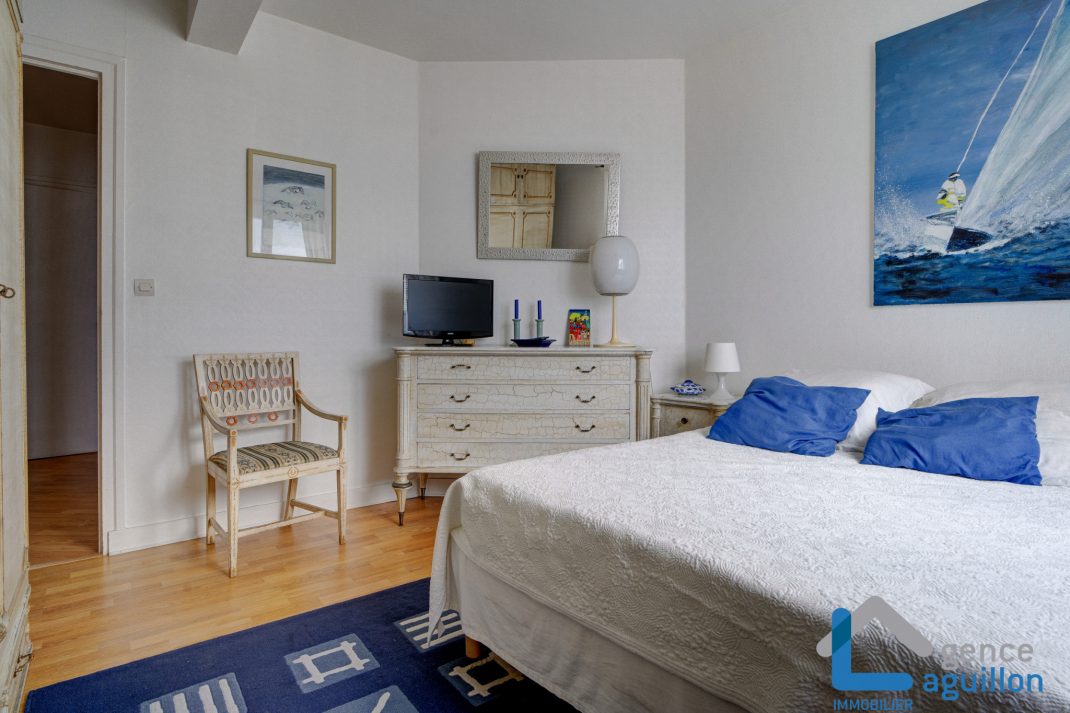 Frente el mar, primerísima linea de playa, vistas y sol!!Ubicado en una 5 planta con ascensor, apartamento con amplia terraza y vistas maravillosas...