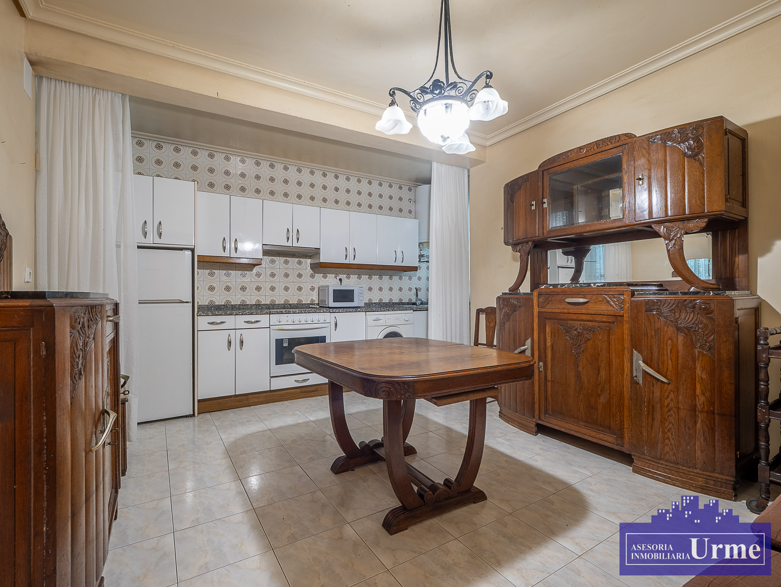 La comodidad de vivir en el centro! 90m2 + balcón, 3 habitaciones, salon, cocina, baño completo mas aseo con lavabo. Informate! La comodidad de vivir en el centro! 90m2 + balcón, 3 habitaciones, salon, cocina, baño completo mas aseo con lavabo. Informate!