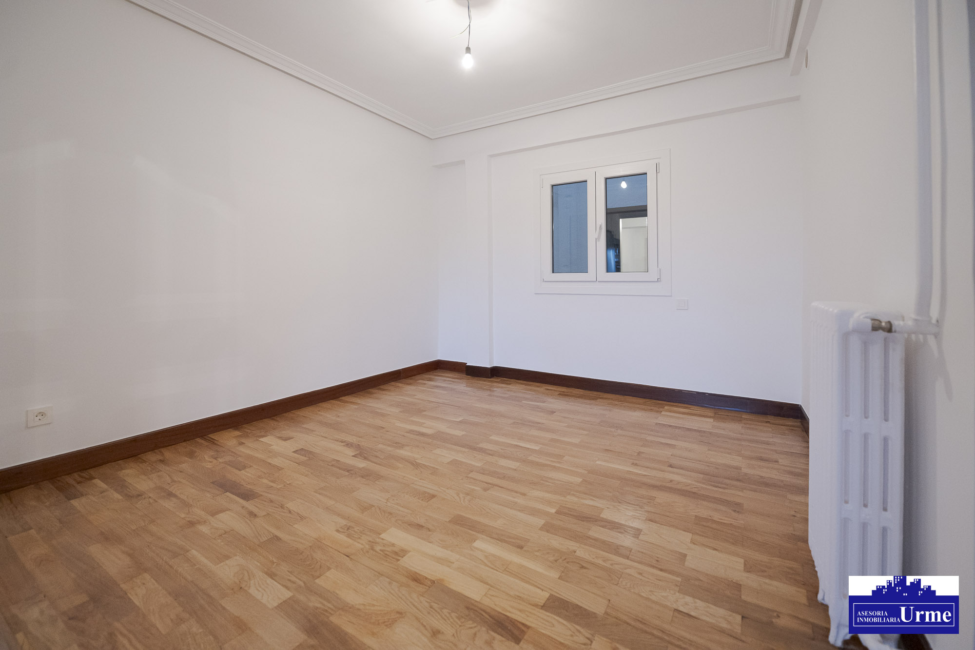 Ubicación ideal, en el centro frente al Mendibil, 2 habitaciones (posibilidad 3)gran salón, cocina a equipada y baño con ducha. A estrenar! infórmate Ubicación ideal, en el centro frente al Mendibil, 2 habitaciones (posibilidad 3)gran salón, cocina a equipada y baño con ducha. A estrenar! infórmate