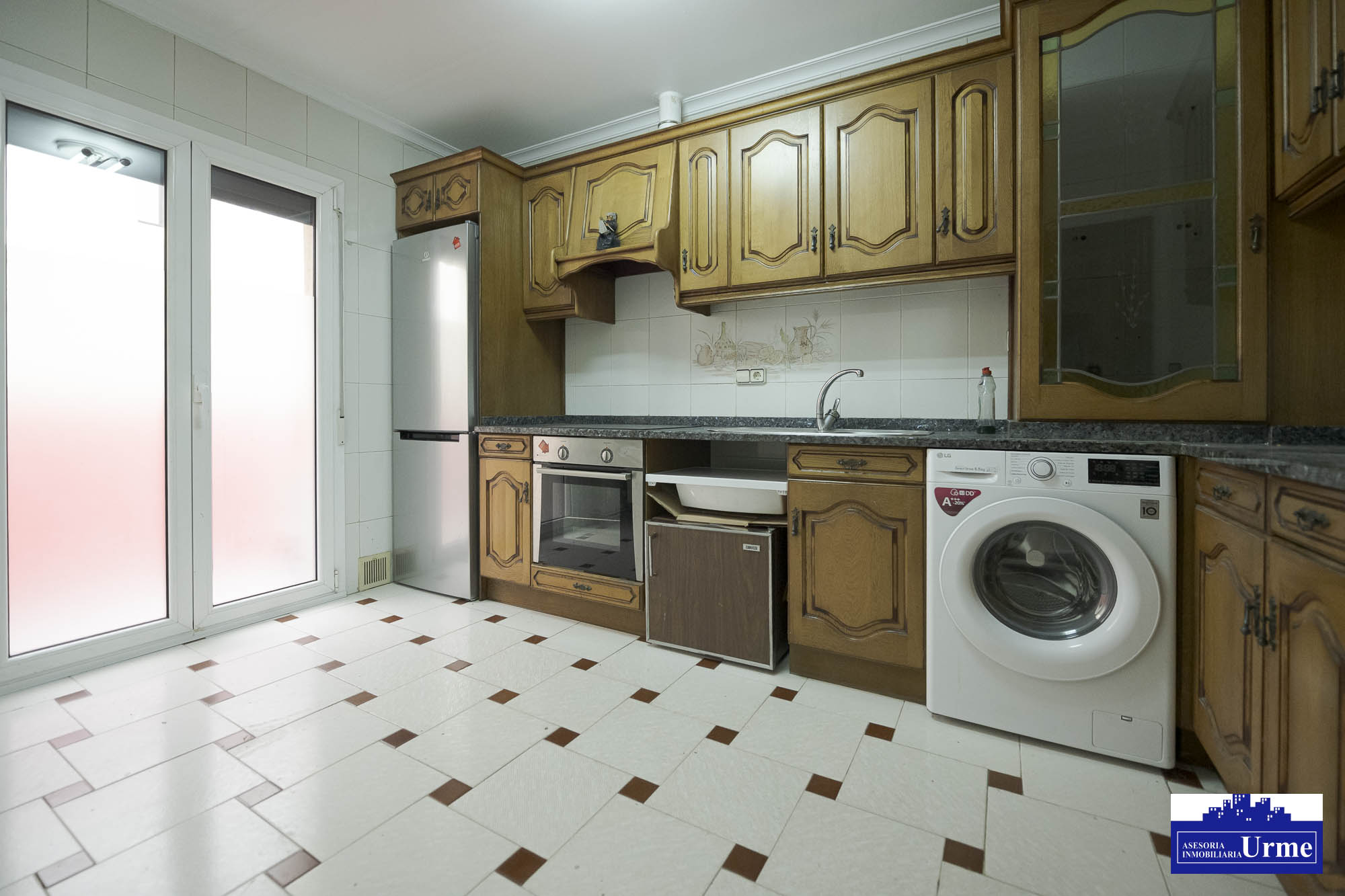 Vivienda centrica con Vistas despejadas y junto al ayuntamiento.78m2, 3 habitaciones, salon cocina, baño + aseo independiente. Informate. Vivienda centrica con Vistas despejadas y junto al ayuntamiento.78m2, 3 habitaciones, salon cocina, baño + aseo independiente. Informate.