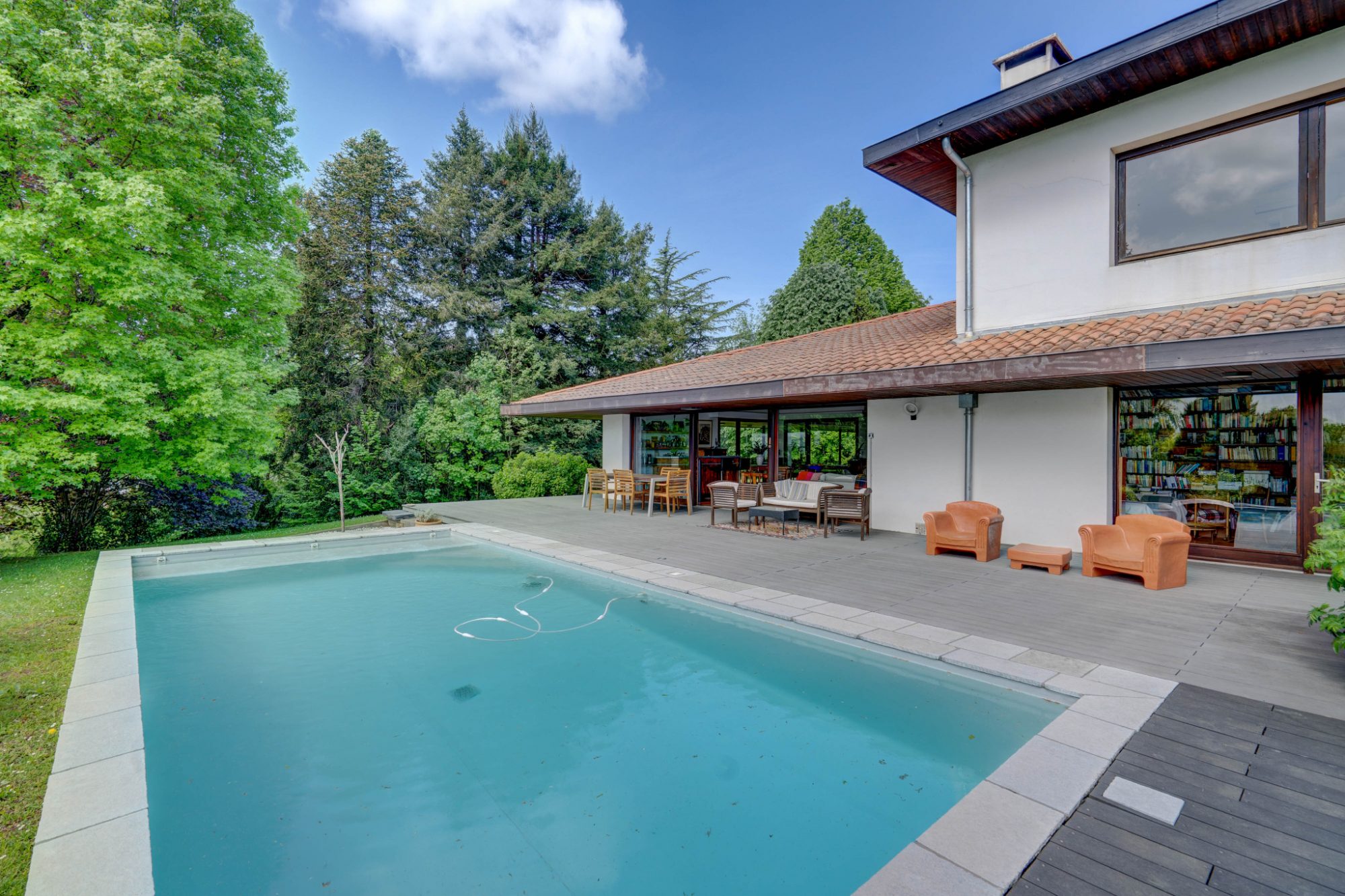 En Urrugne, entorno natural. IMPRESIONANTE villa individual CON PISCINA CLIMATIZADA!!10mil m2 de terreno arbolado y llano. Vistas fantasticas a Larun!!