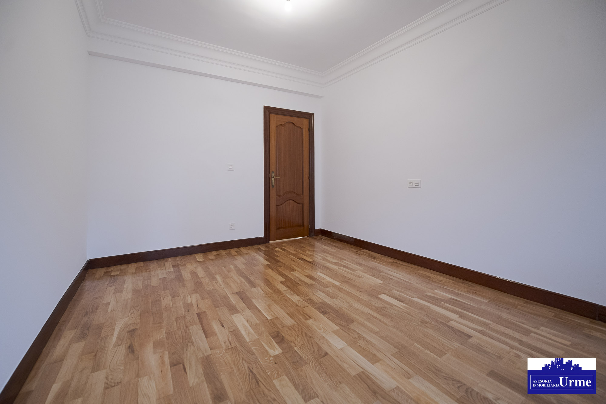 Ubicación ideal, en el centro frente al Mendibil, 2 habitaciones (posibilidad 3)gran salón, cocina a equipada y baño con ducha. A estrenar! infórmate Ubicación ideal, en el centro frente al Mendibil, 2 habitaciones (posibilidad 3)gran salón, cocina a equipada y baño con ducha. A estrenar! infórmate