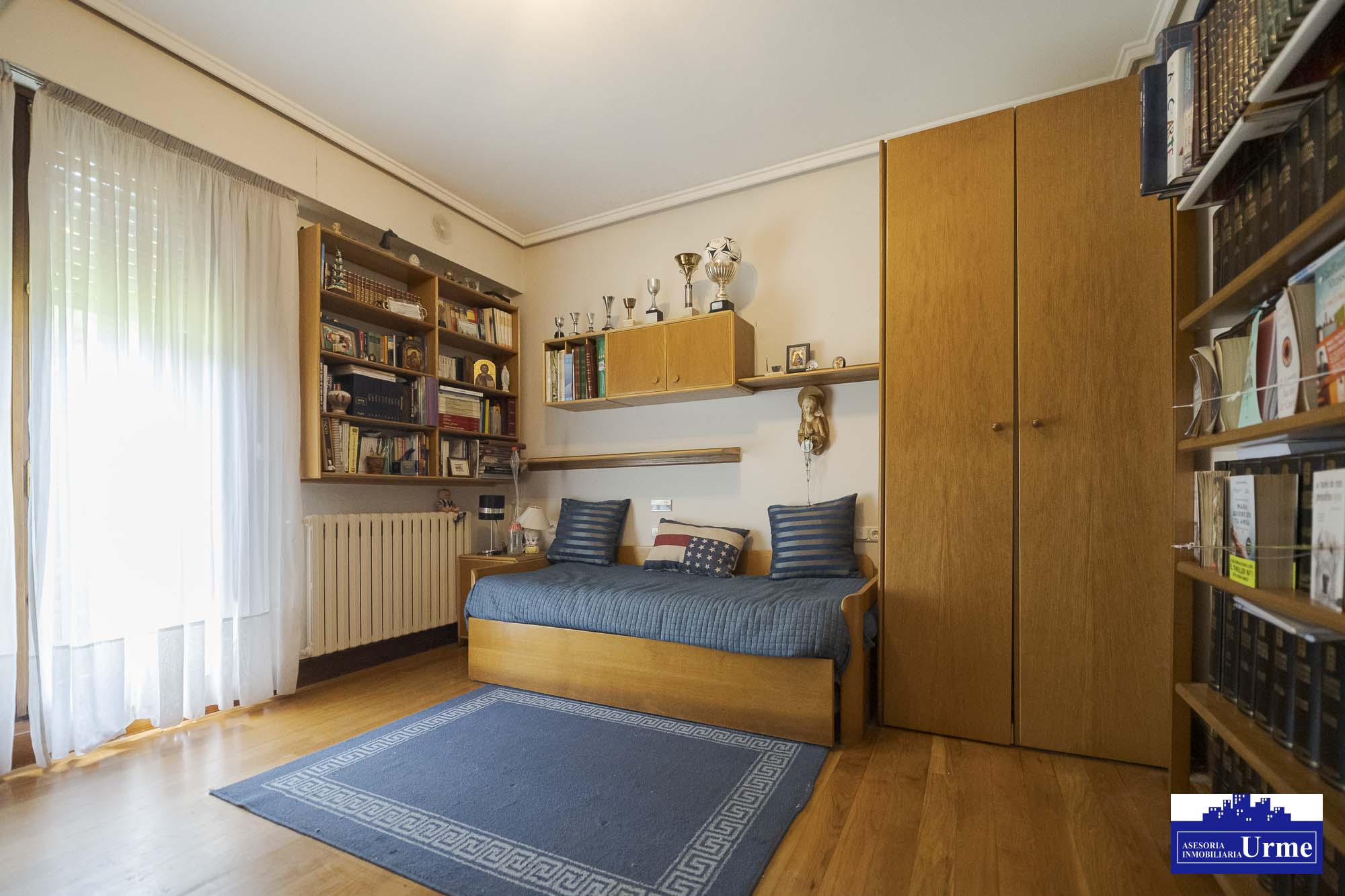 Magnifica vivienda en comunidad de 3 vecinos.110m2, 4 habitaciones, salon,cocina,2 baños,balcon.Garaje doble. Jardin comunitario.Ubicacion excepcional! Magnifica vivienda en comunidad de 3 vecinos.110m2, 4 habitaciones, salon,cocina,2 baños,balcon.Garaje doble. Jardin comunitario.Ubicacion excepcional!