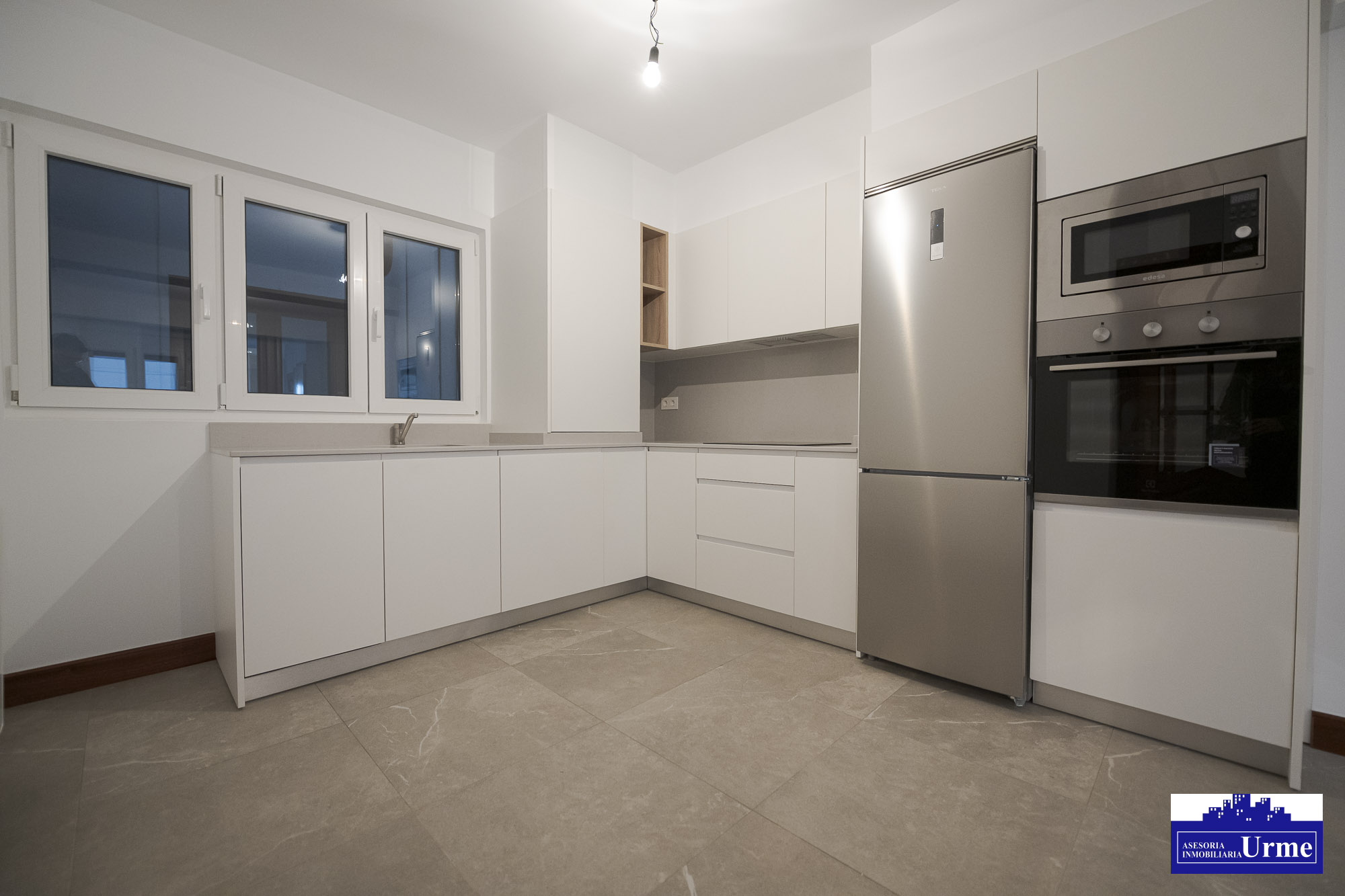 Ubicación ideal, en el centro frente al Mendibil, 2 habitaciones (posibilidad 3)gran salón, cocina a equipada y baño con ducha. A estrenar! infórmate Ubicación ideal, en el centro frente al Mendibil, 2 habitaciones (posibilidad 3)gran salón, cocina a equipada y baño con ducha. A estrenar! infórmate