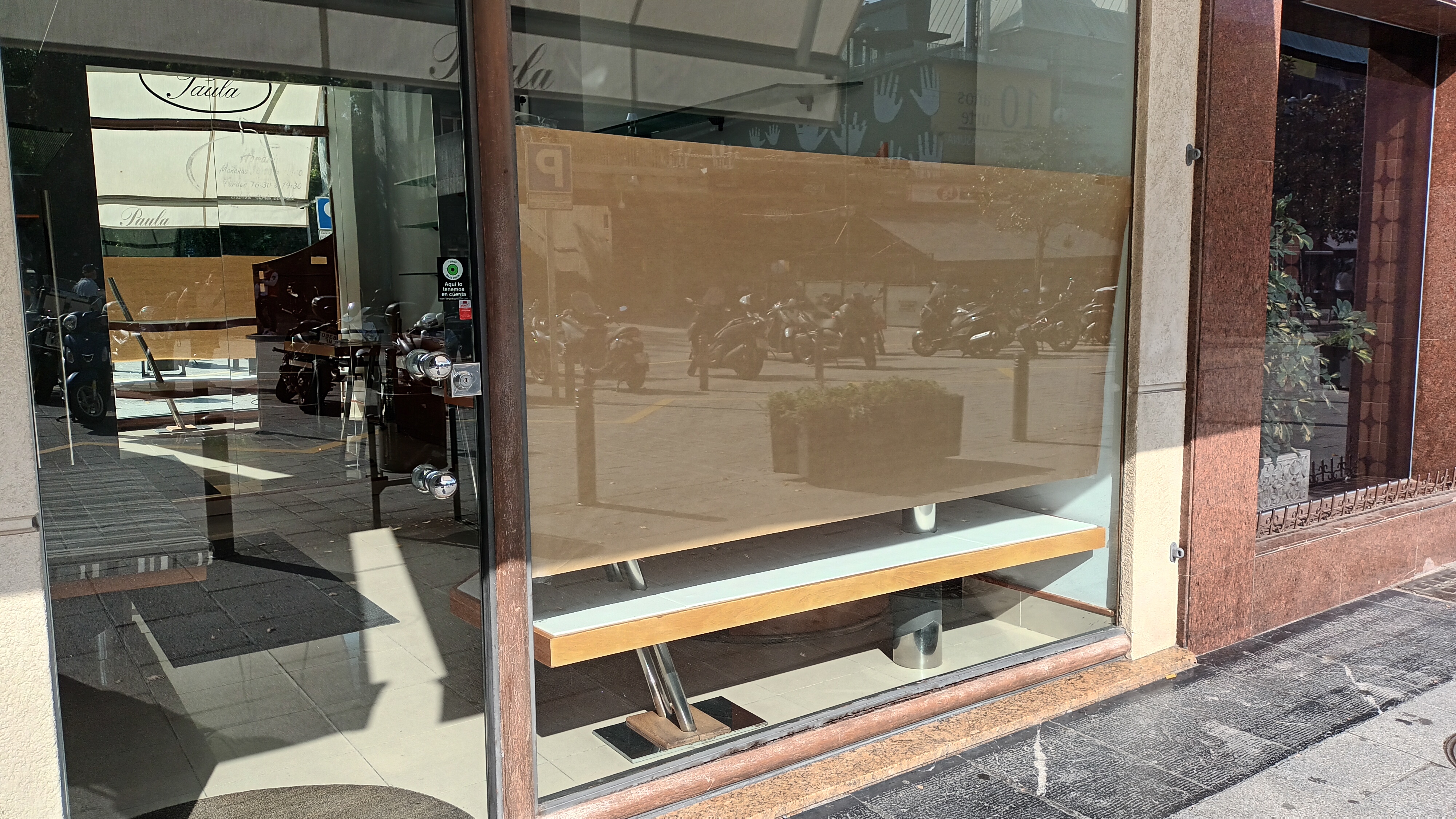 En venta y en alquiler. Luis Mariano caprichoso local. Ultima actividad durante 30 años,zapateria y complementos.