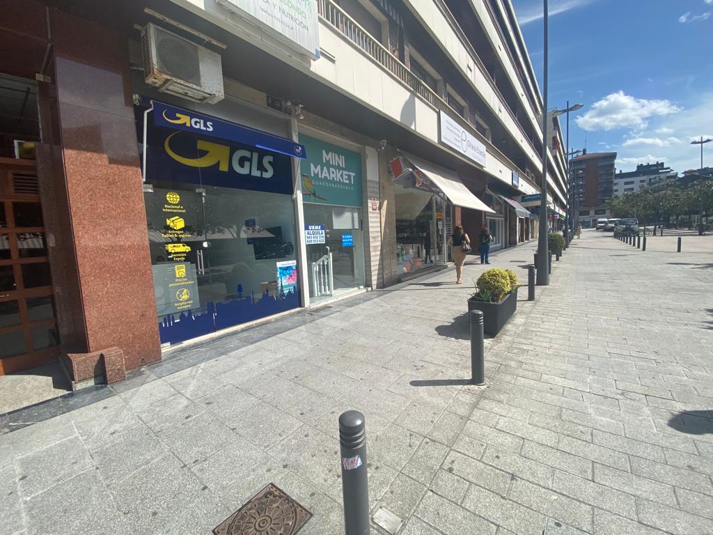 En Luis Mariano, Coqueto local a pie de calle de 30m2+ 20 de altillo ideal despacho o para almacenar. Ultima actividad tatuajes! Informate!!