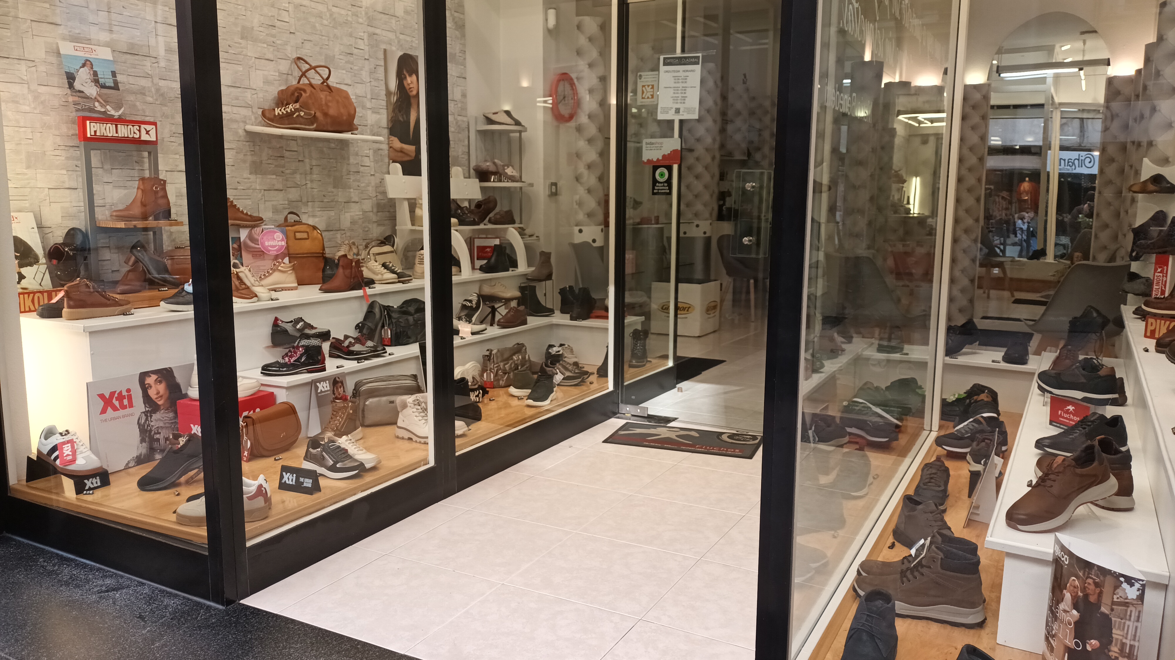 Local en Serapio Mugica junto al BM.Ideal para cualquier tipo de negocio.Ultima actividad durante 30 años zapateria!!!!Informate Local en Serapio Mugica junto al BM.Ideal para cualquier tipo de negocio.Ultima actividad durante 30 años zapateria!!!!Informate