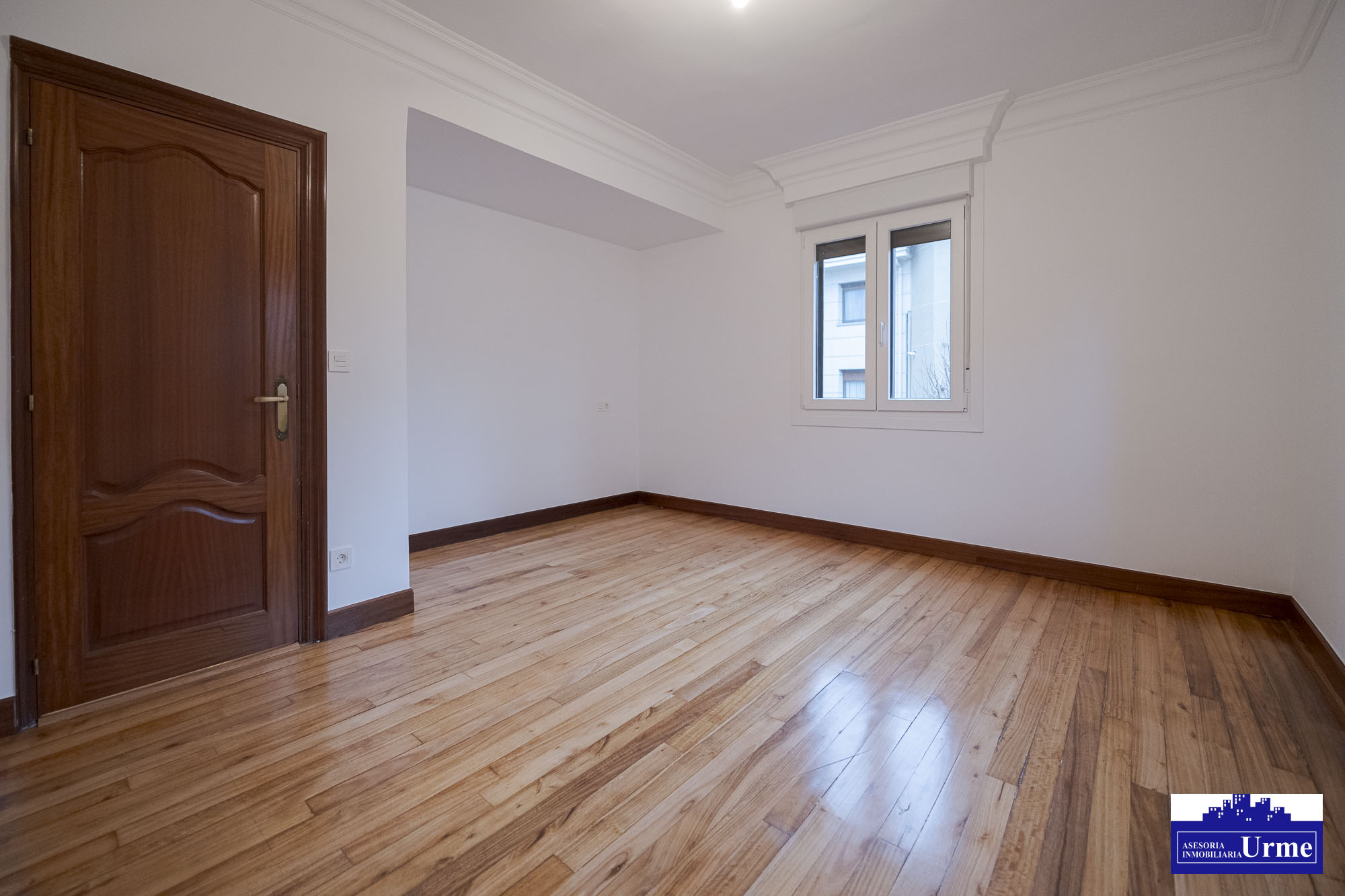 Ubicación ideal, en el centro frente al Mendibil, 2 habitaciones (posibilidad 3)gran salón, cocina a equipada y baño con ducha. A estrenar! infórmate Ubicación ideal, en el centro frente al Mendibil, 2 habitaciones (posibilidad 3)gran salón, cocina a equipada y baño con ducha. A estrenar! infórmate