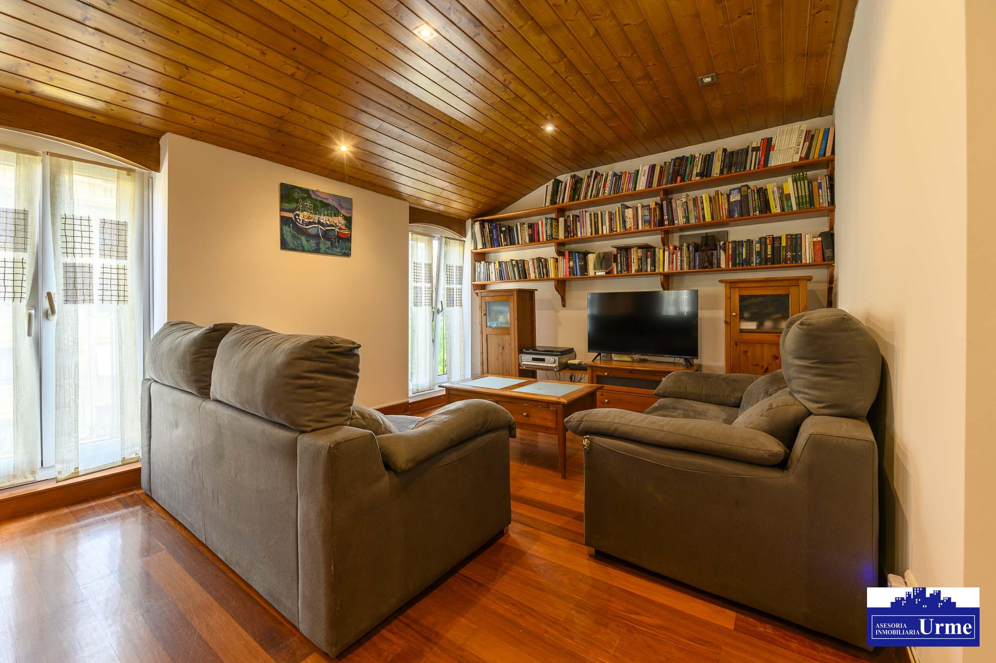 En Paseo Colon, ubicado en una 4º y ultima planta, con ascensor,75m2 utiles, cocina equipada, 2 habitaciones, dos baños, salon majo con 3 balcones. Impecable!!Para entrar a vivir!!! En Paseo Colon, ubicado en una 4º y ultima planta, con ascensor,75m2 utiles, cocina equipada, 2 habitaciones, dos baños, salon majo con 3 balcones. Impecable!!Para entrar a vivir!!!