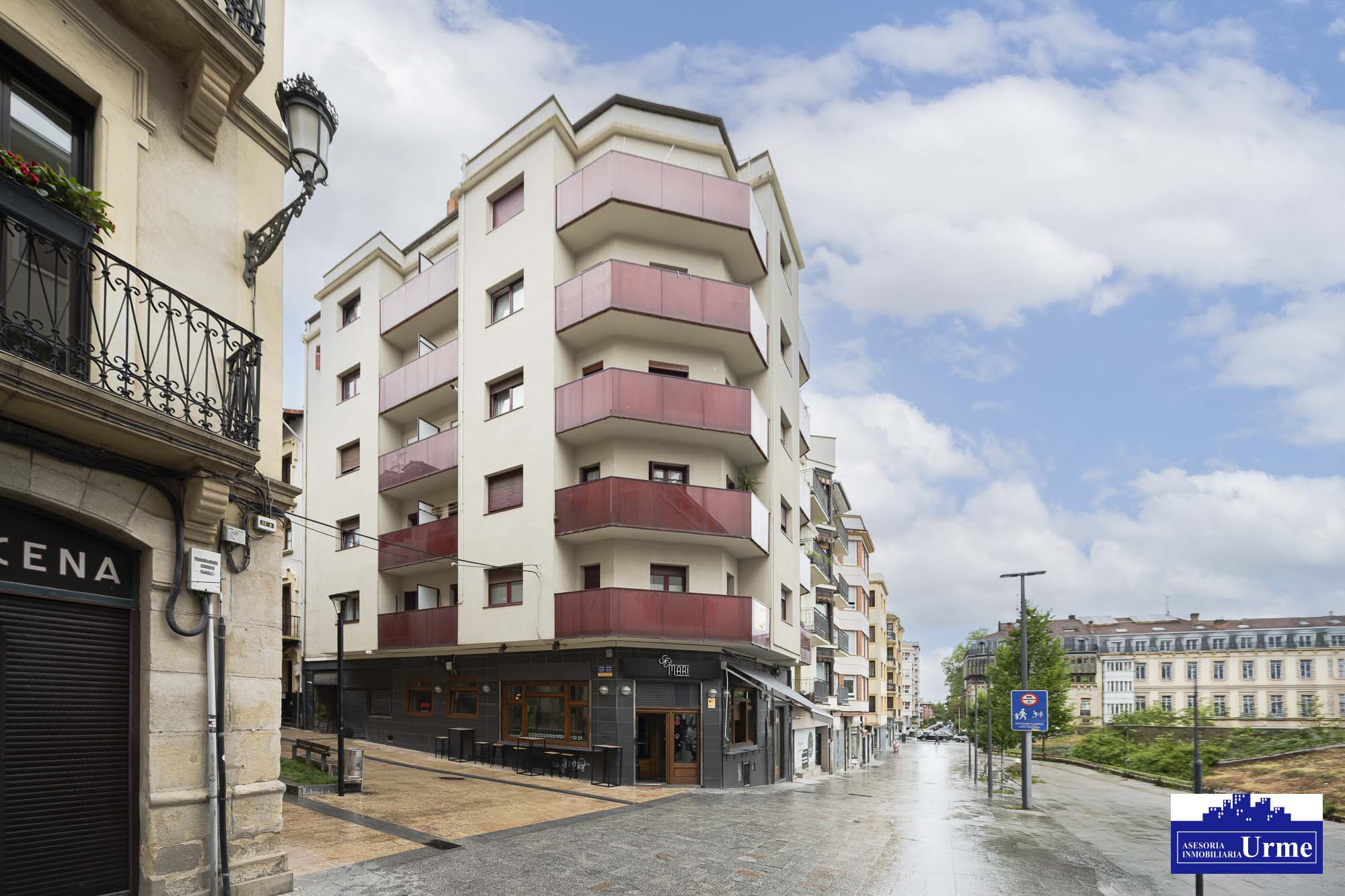 Vivienda centrica con Vistas despejadas y junto al ayuntamiento.78m2, 3 habitaciones, salon cocina, baño + aseo independiente. Informate. Vivienda centrica con Vistas despejadas y junto al ayuntamiento.78m2, 3 habitaciones, salon cocina, baño + aseo independiente. Informate.